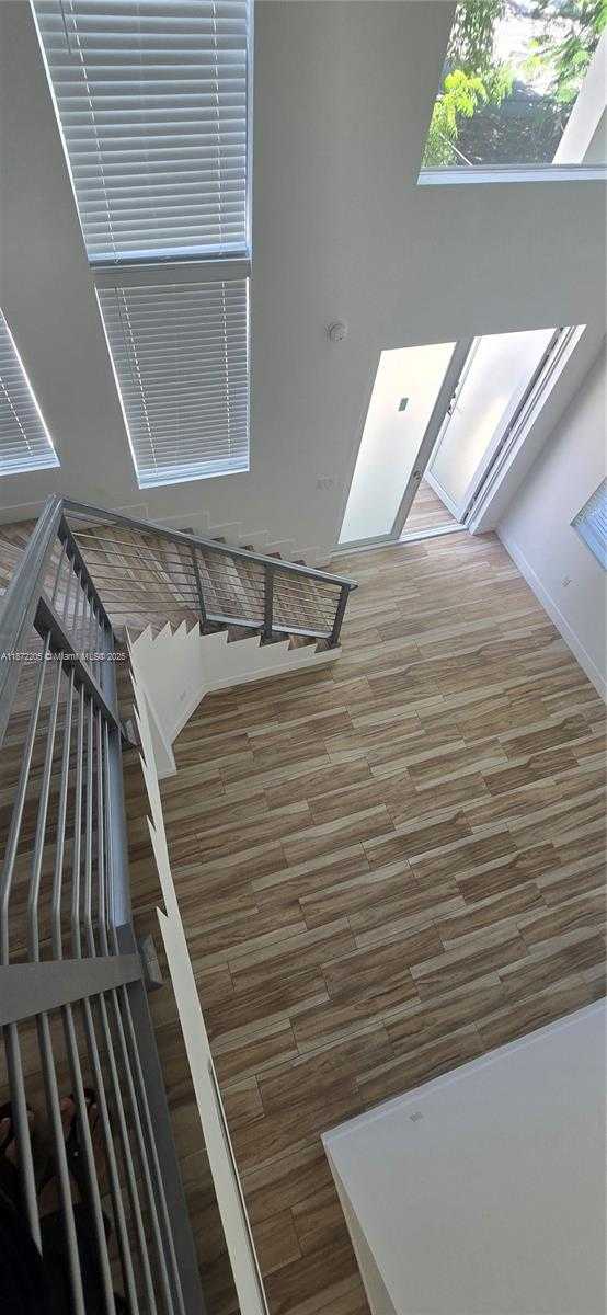 Small Image of 3790 OAK AVE, Miami Number 5