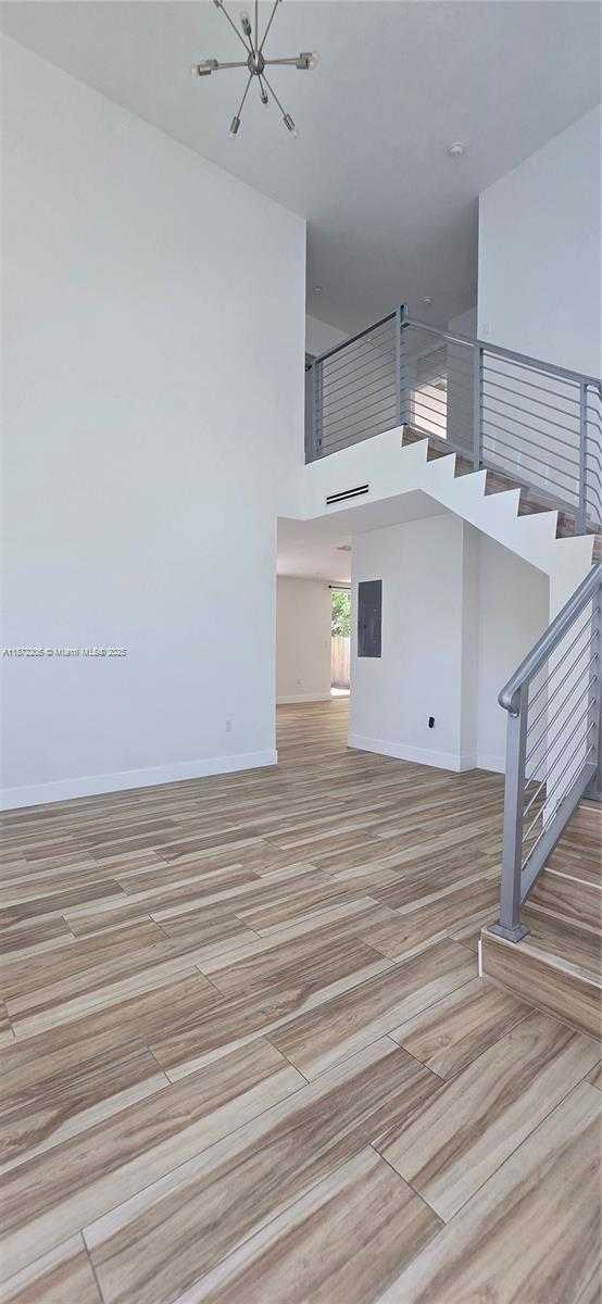 Small Image of 3790 OAK AVE, Miami Number 6