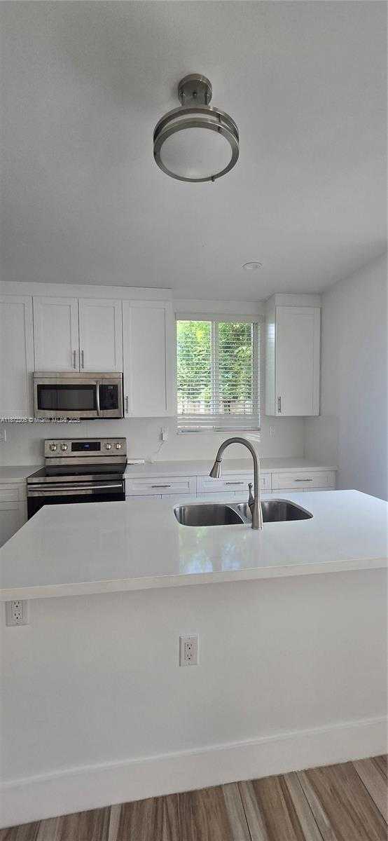Small Image of 3790 OAK AVE, Miami Number 9