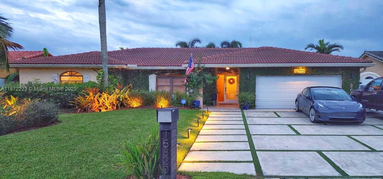 Small Image of 15820 NORTH SEDGEWYCK CIR N, Davie Number 2