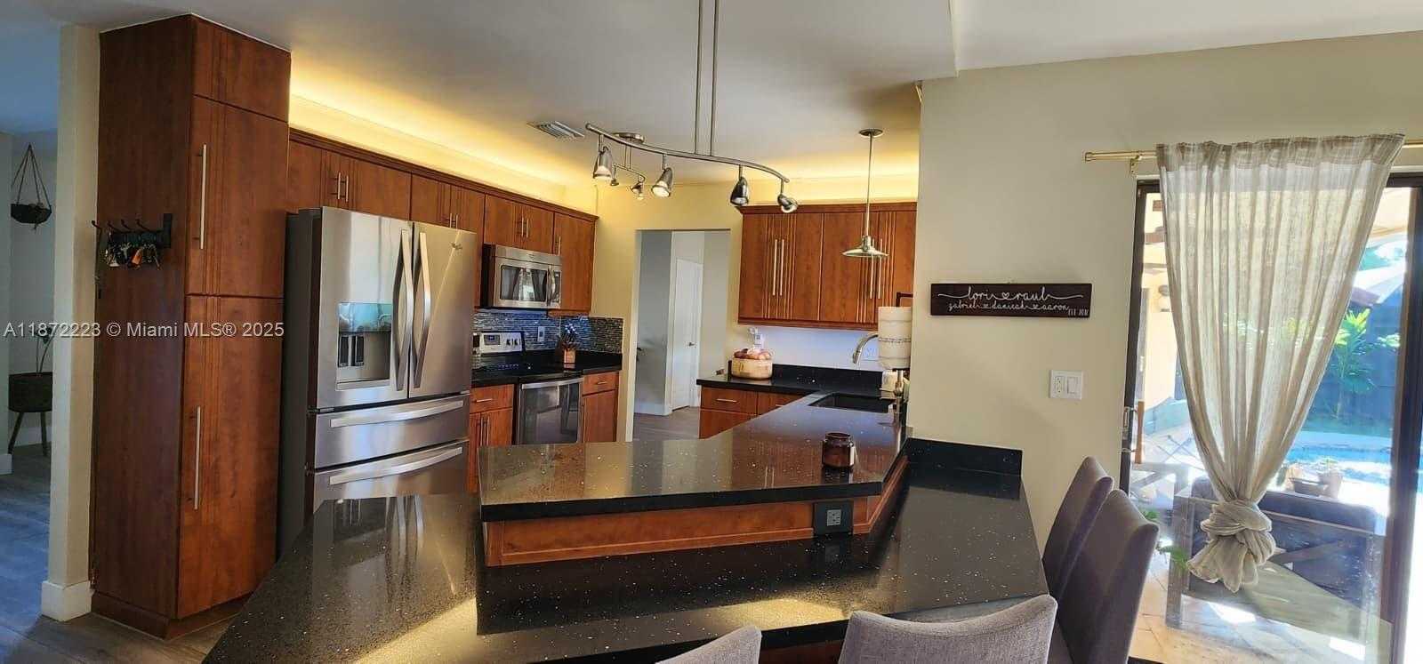 Small Image of 15820 NORTH SEDGEWYCK CIR N, Davie Number 4