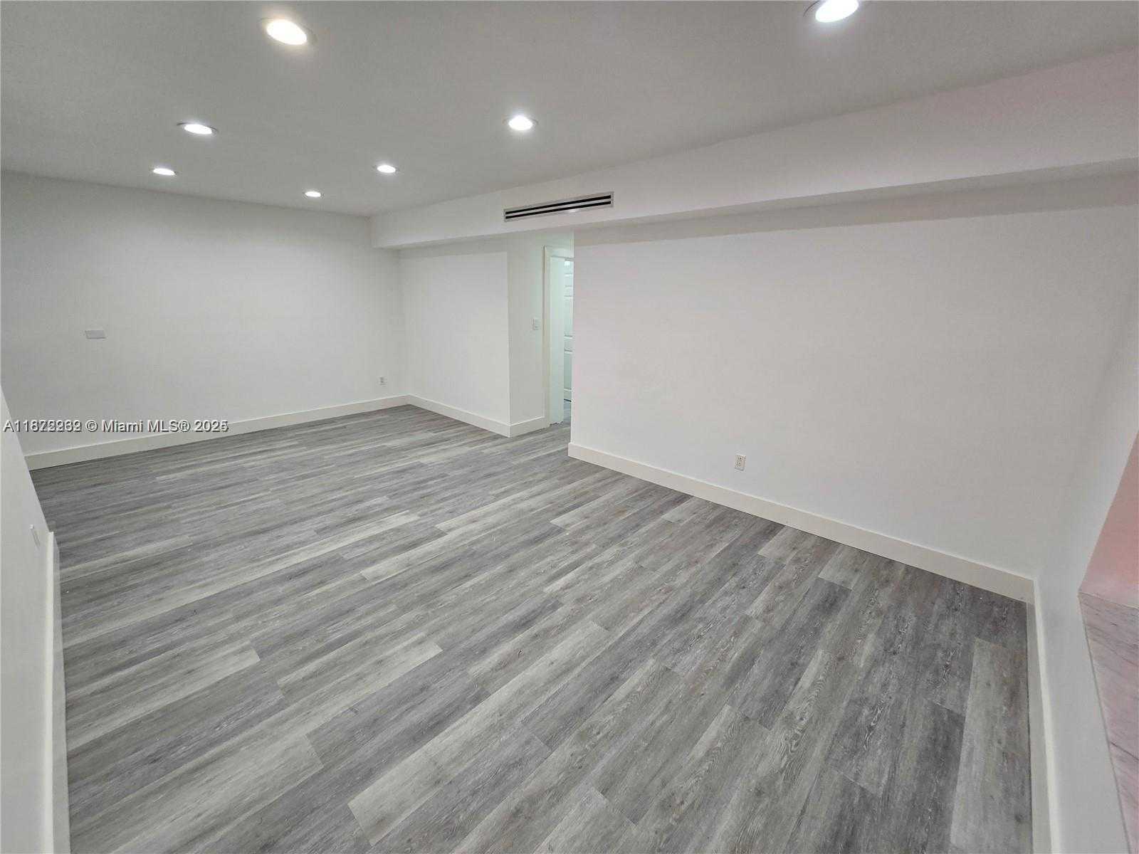 Small Image of 10981 SOUTH WEST 44TH ST, Miami Number 19