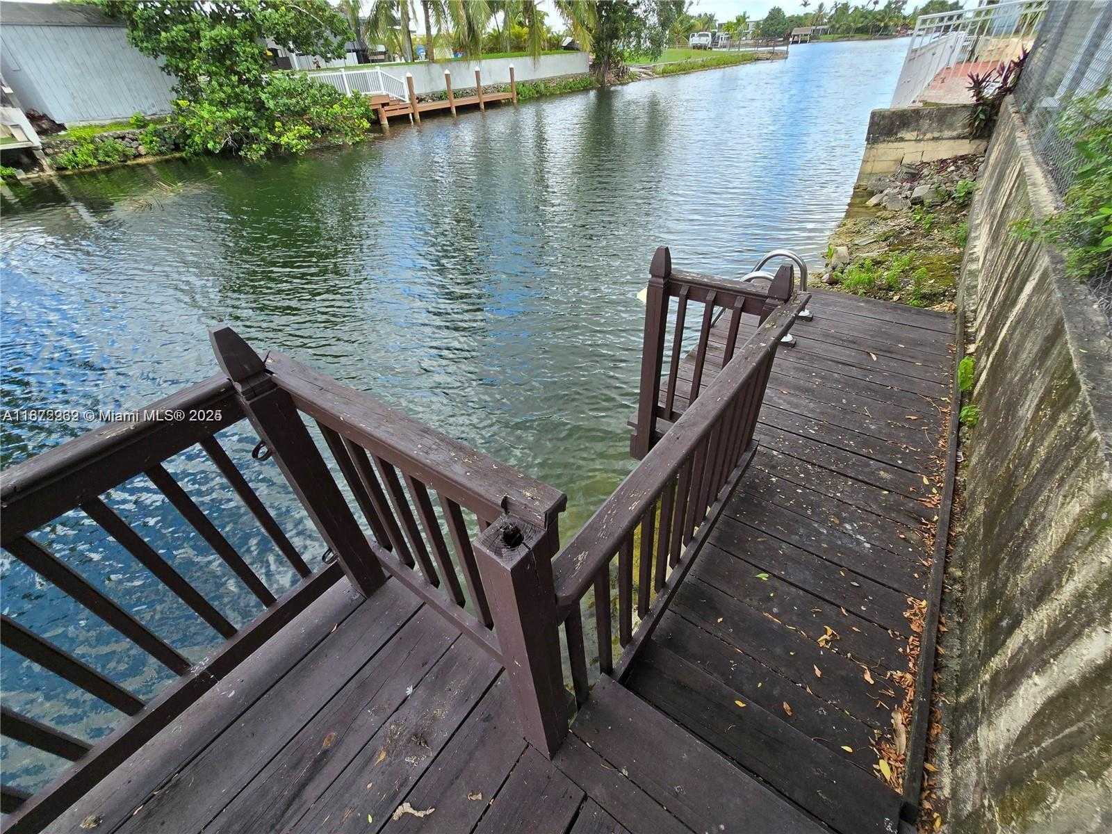 Small Image of 10981 SOUTH WEST 44TH ST, Miami Number 2
