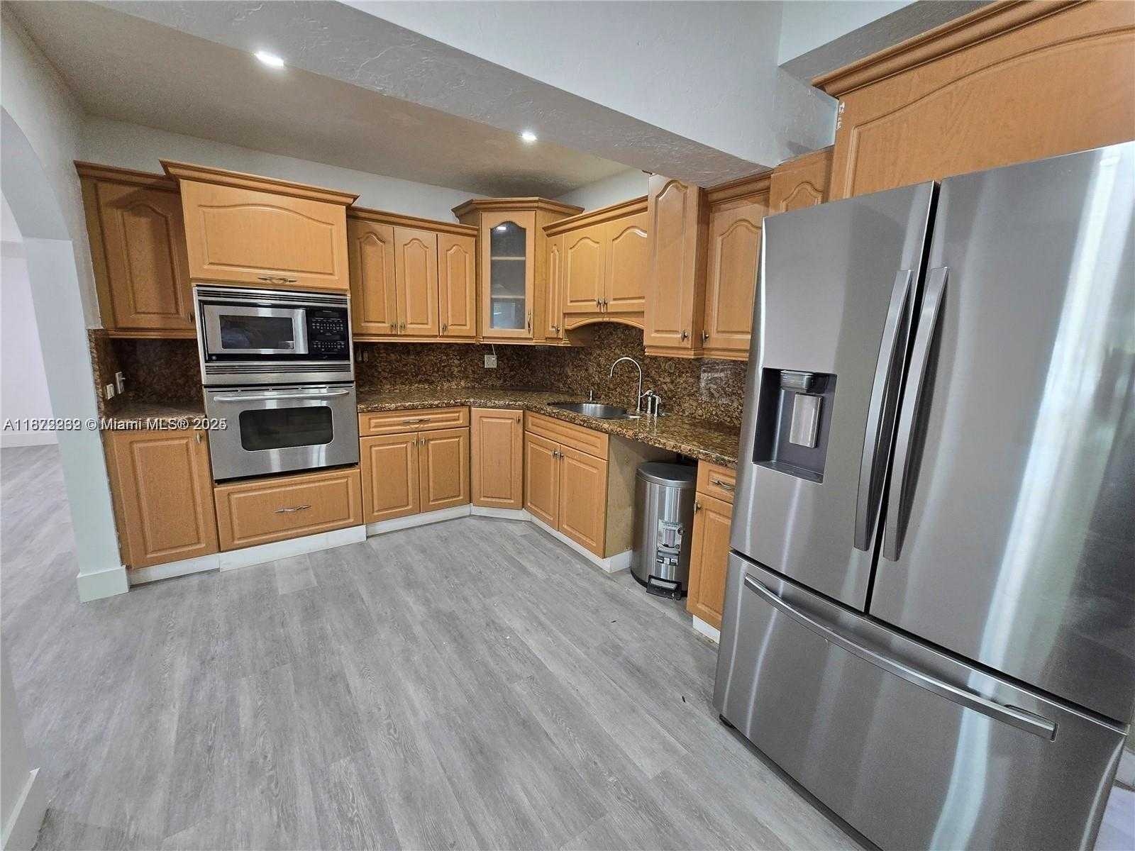 Small Image of 10981 SOUTH WEST 44TH ST, Miami Number 6