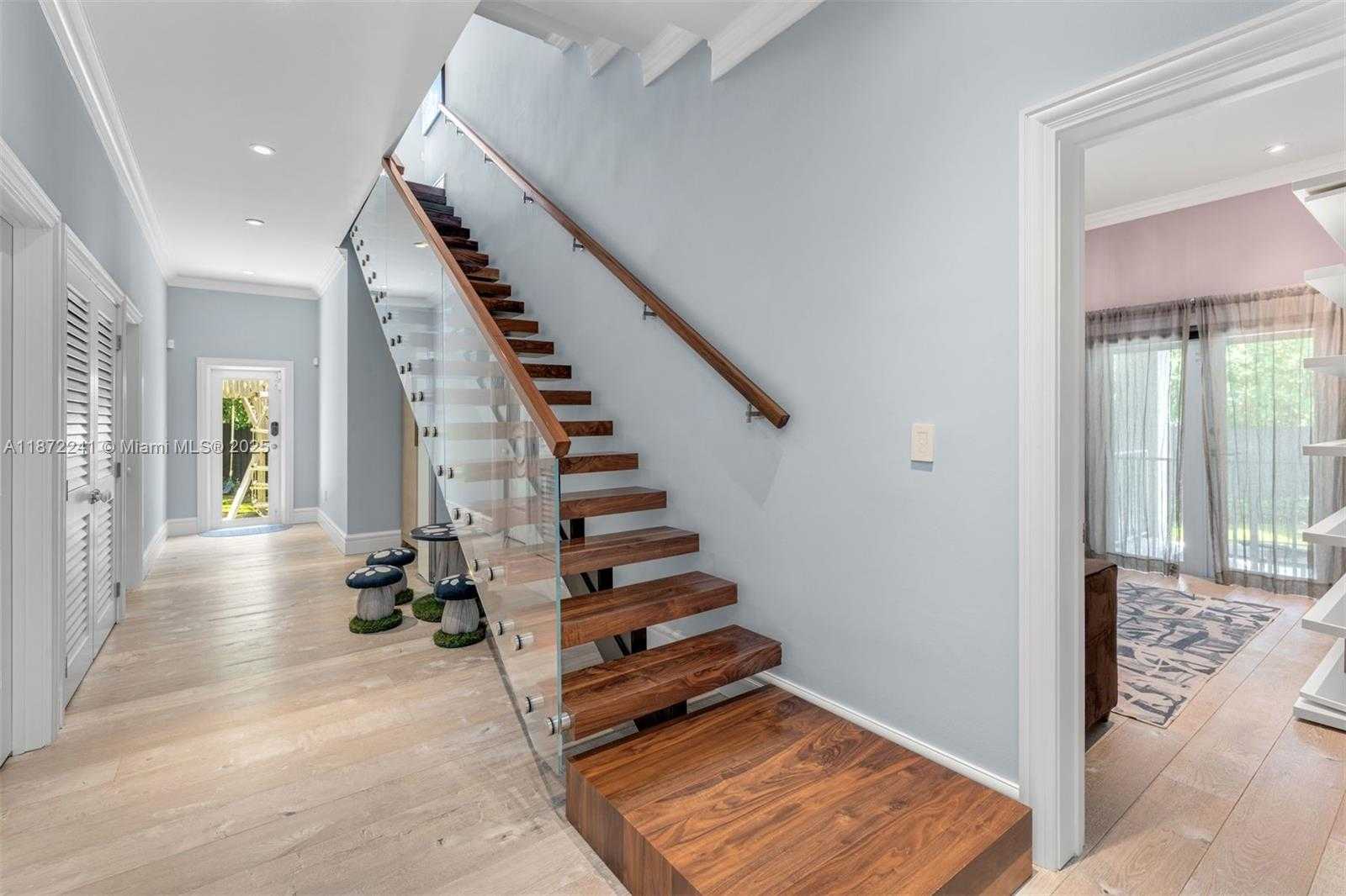 Small Image of 431 WEST RIVO ALTO DR, Miami Beach Number 12