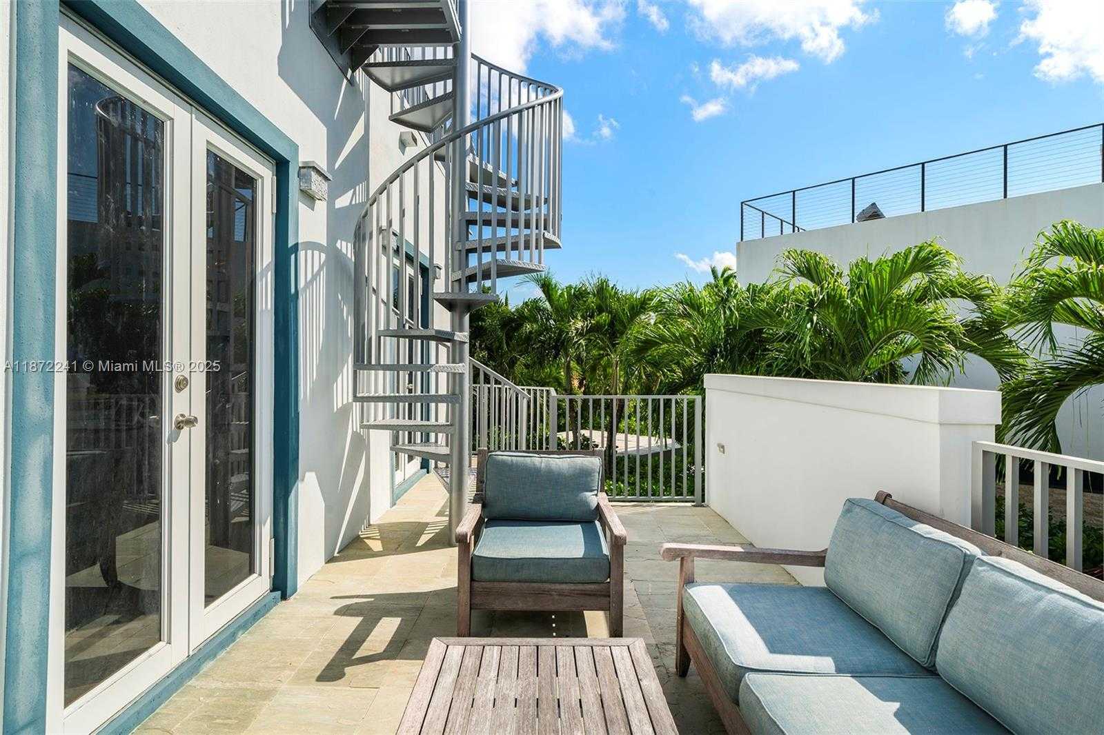 Small Image of 431 WEST RIVO ALTO DR, Miami Beach Number 16