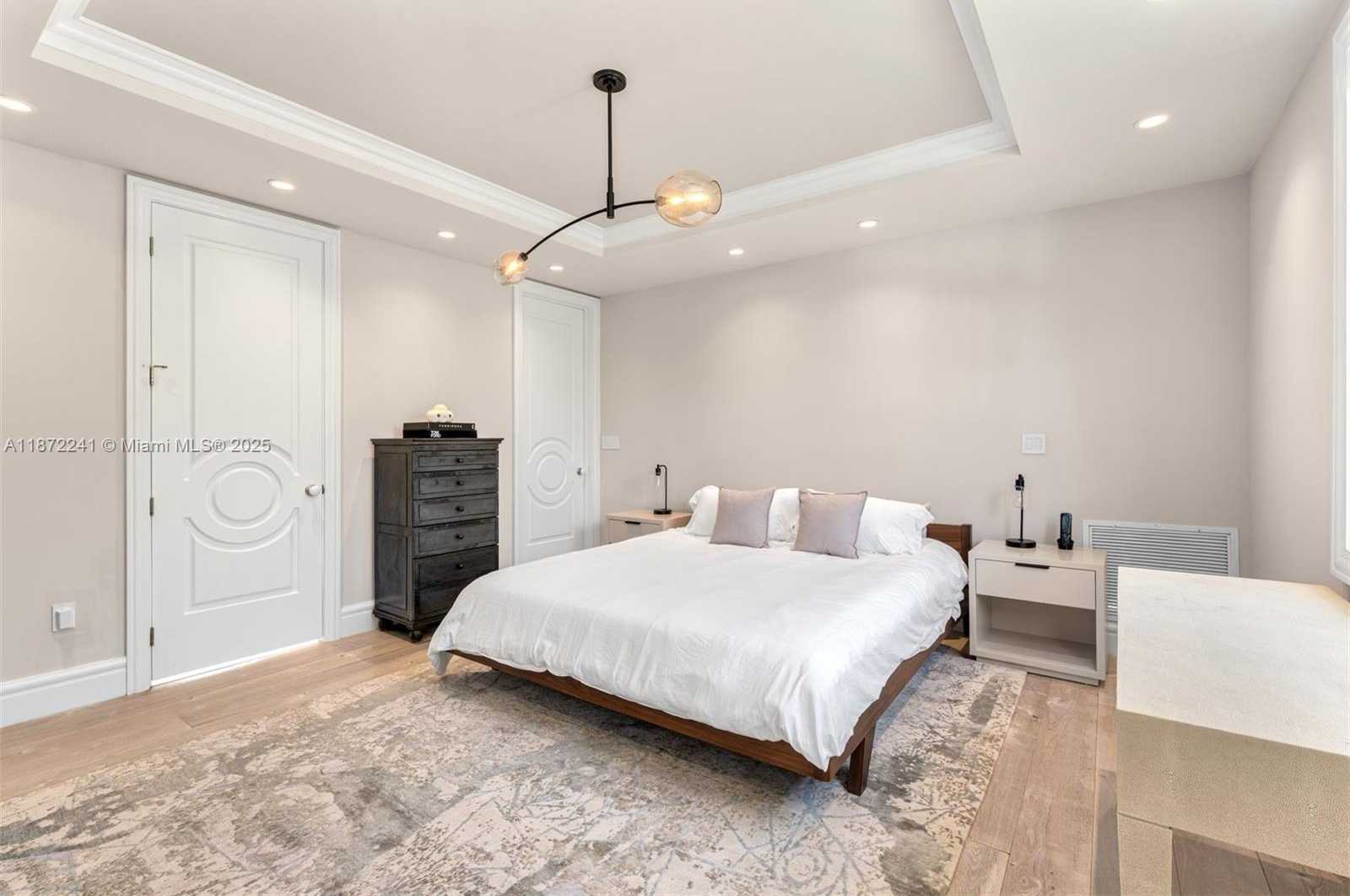 Small Image of 431 WEST RIVO ALTO DR, Miami Beach Number 17