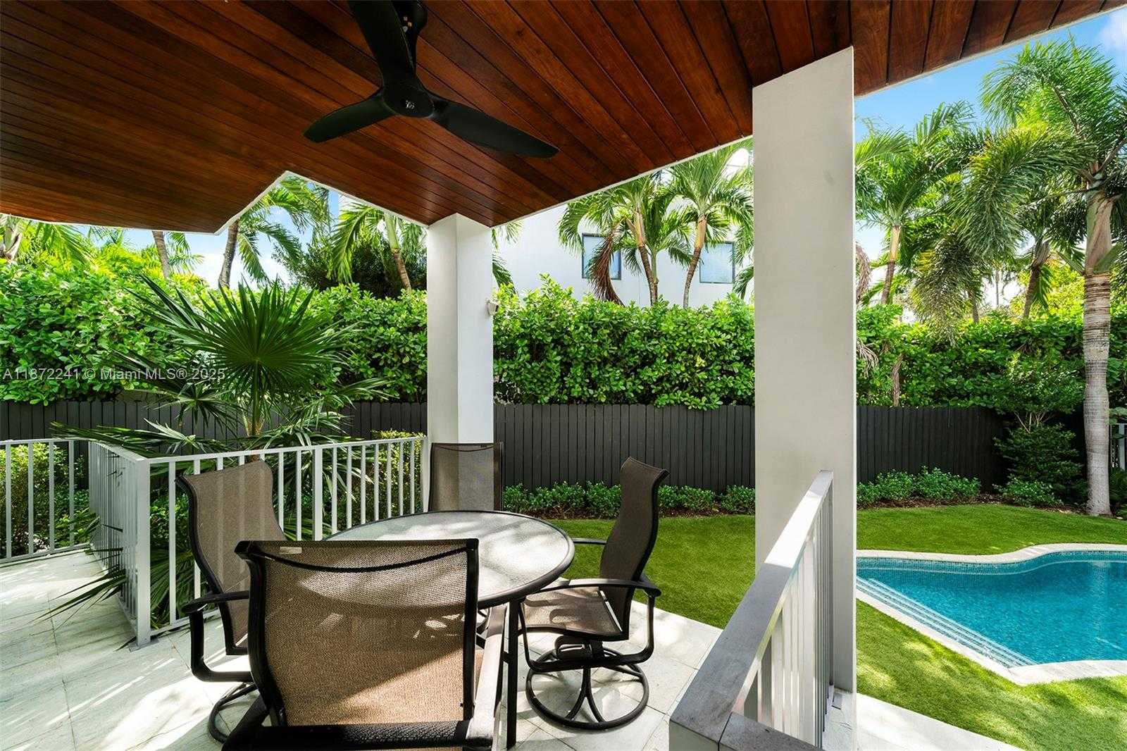 Small Image of 431 WEST RIVO ALTO DR, Miami Beach Number 24