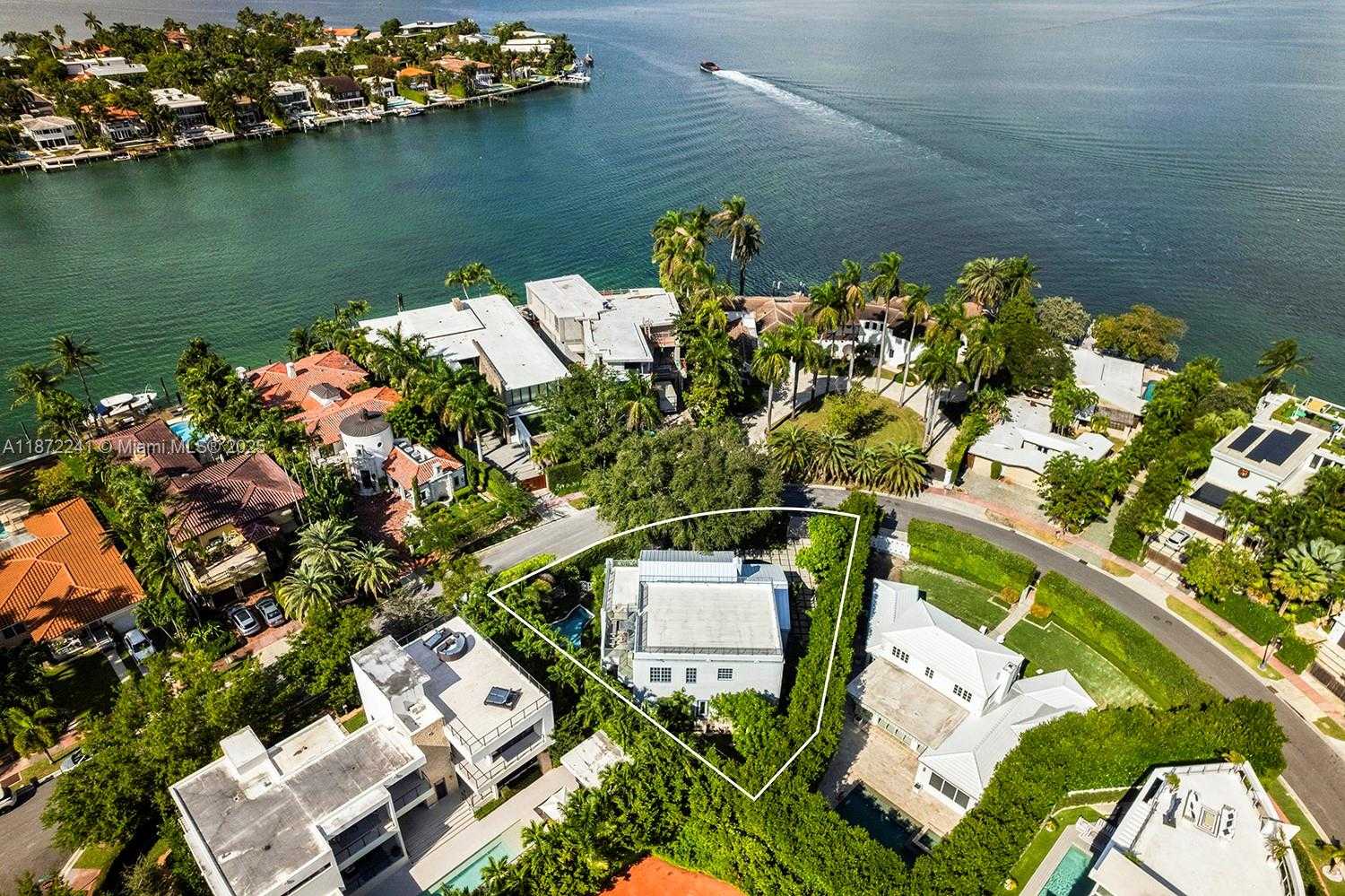 Small Image of 431 WEST RIVO ALTO DR, Miami Beach Number 26
