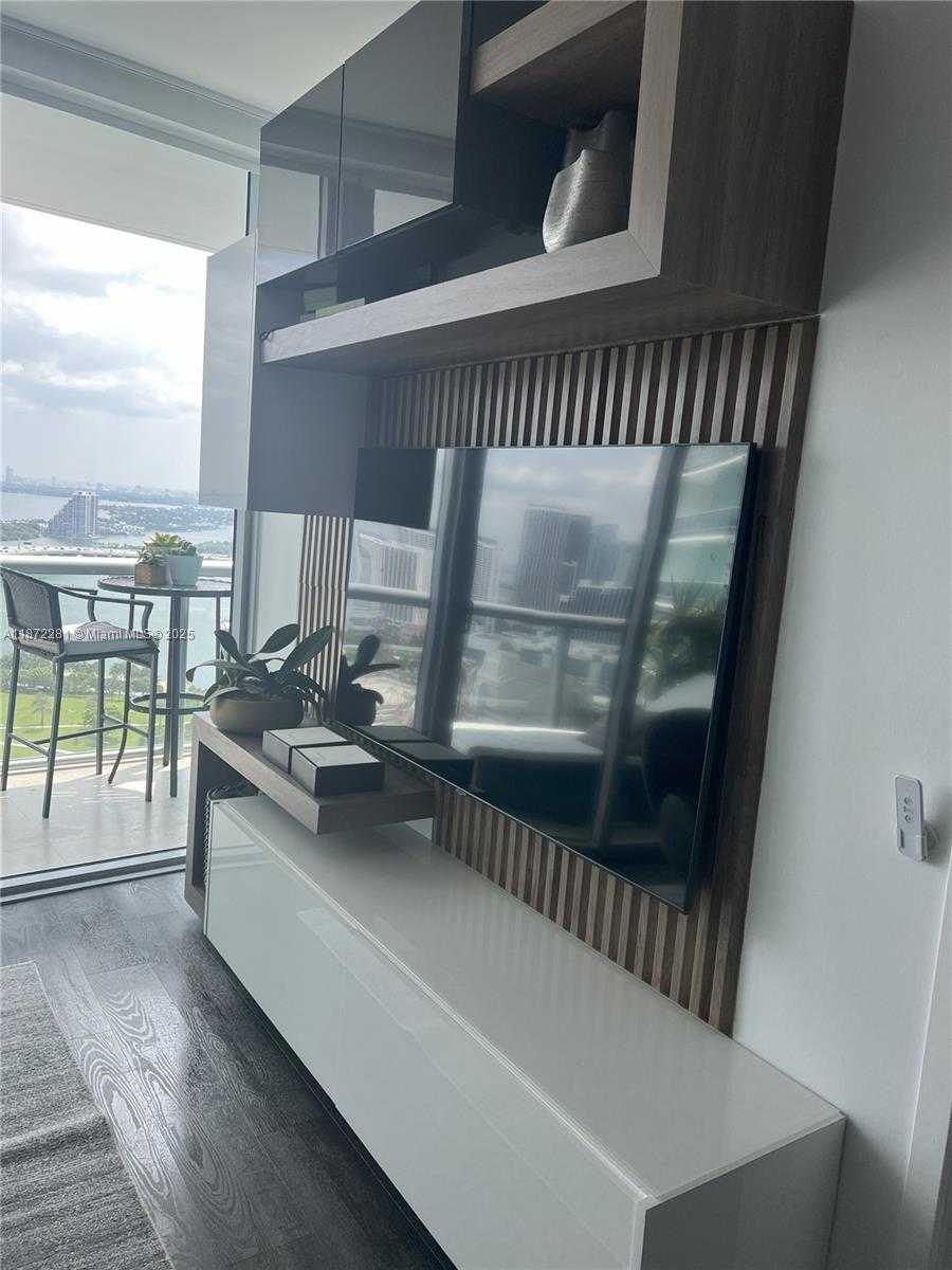 Small Image of 888 BISCAYNE BLVD #3311, Miami Number 10
