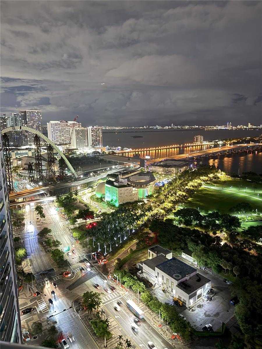 Small Image of 888 BISCAYNE BLVD #3311, Miami Number 7
