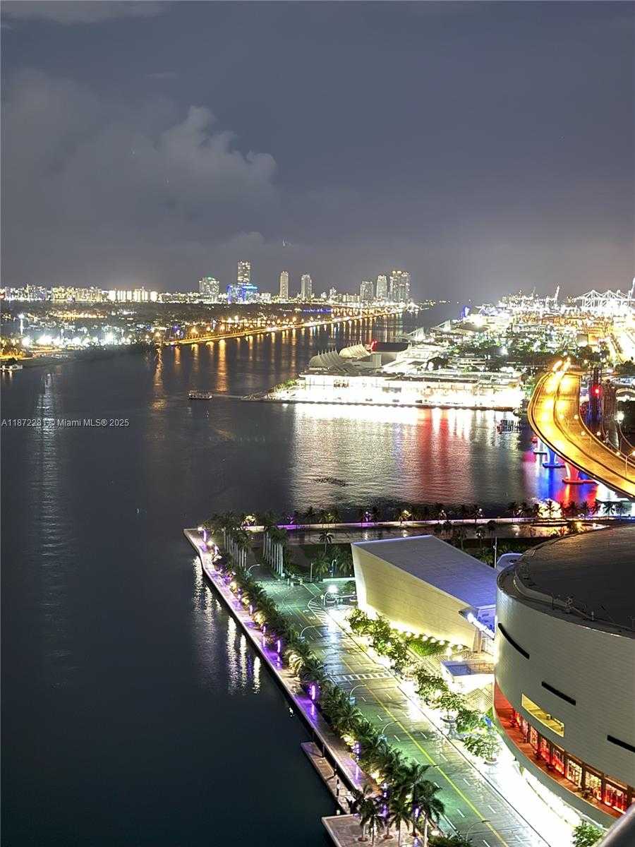 Small Image of 888 BISCAYNE BLVD #3311, Miami Number 8