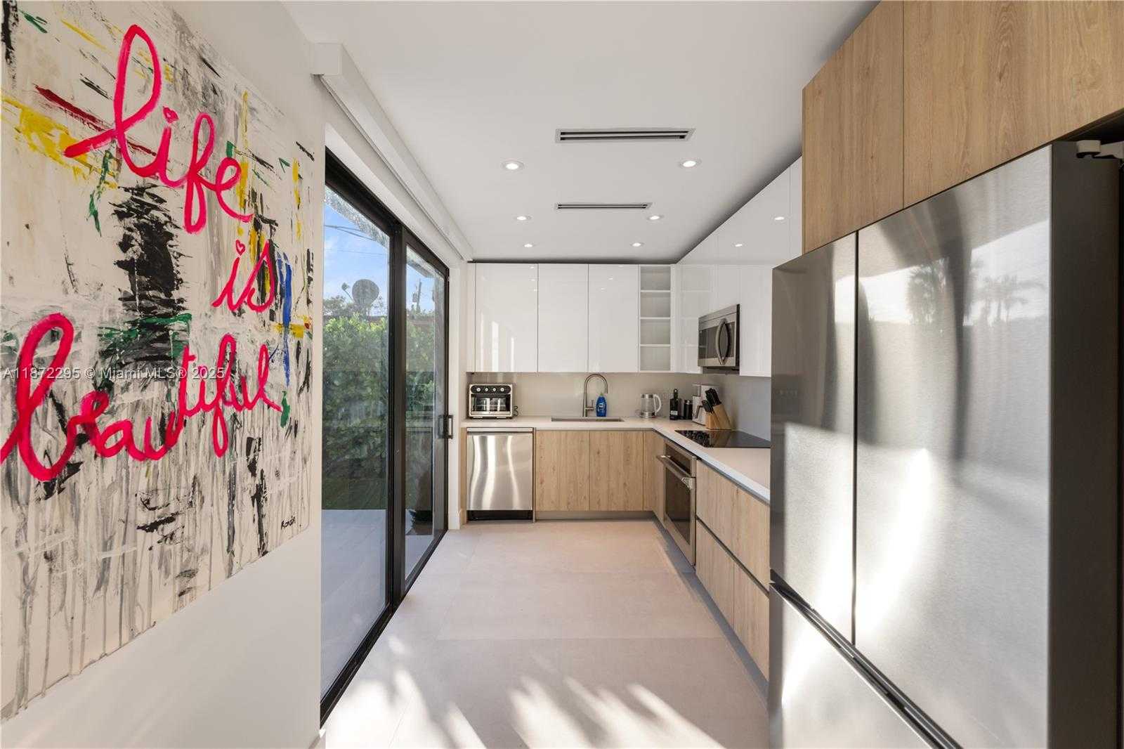 Small Image of 900 WEST 47TH CT, Miami Beach Number 2