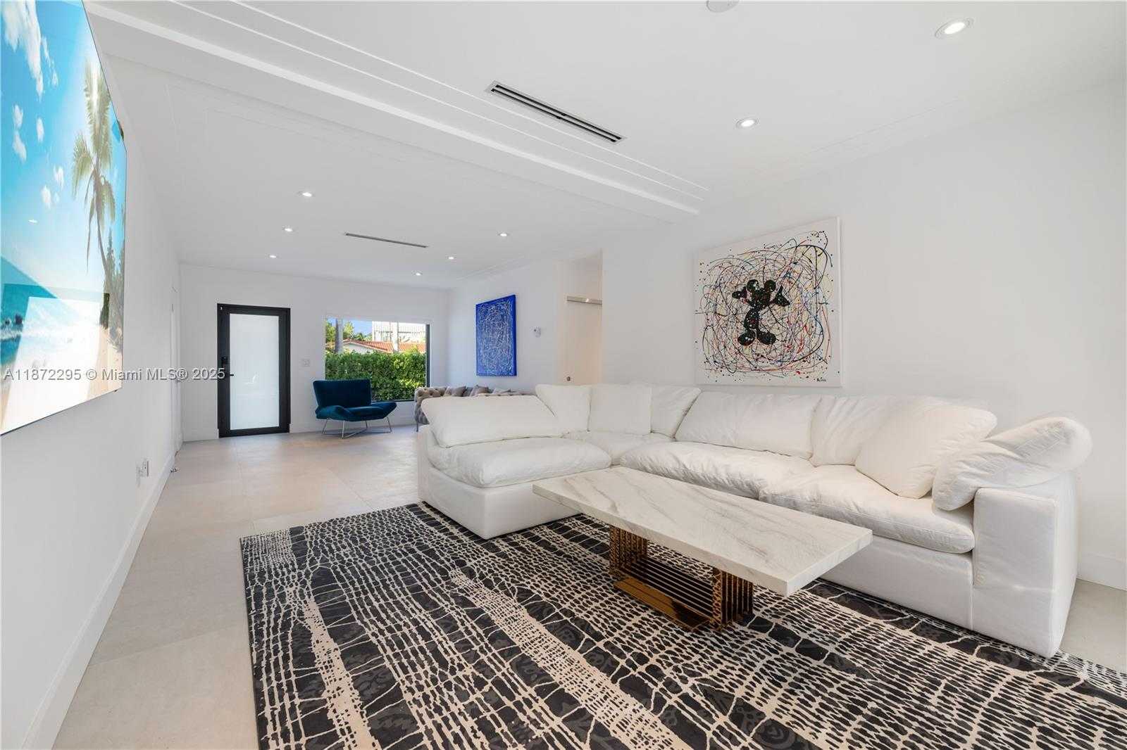 Small Image of 900 WEST 47TH CT, Miami Beach Number 4