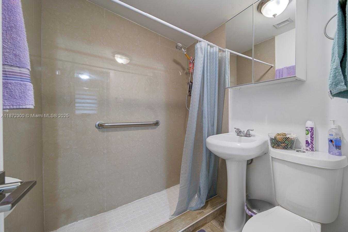 Small Image of 1070 NORTH WEST 132ND ST, North Miami Number 16
