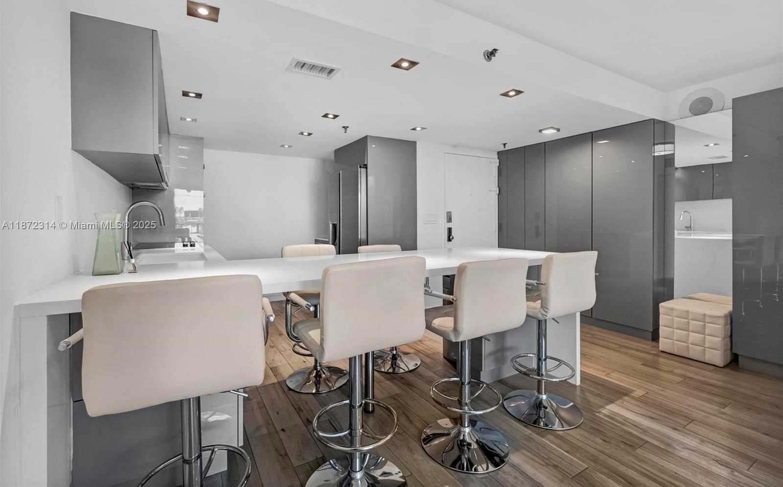 Small Image of 2625 COLLINS AVE #318, Miami Beach Number 11