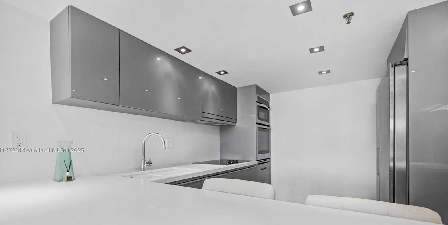 Small Image of 2625 COLLINS AVE #318, Miami Beach Number 15