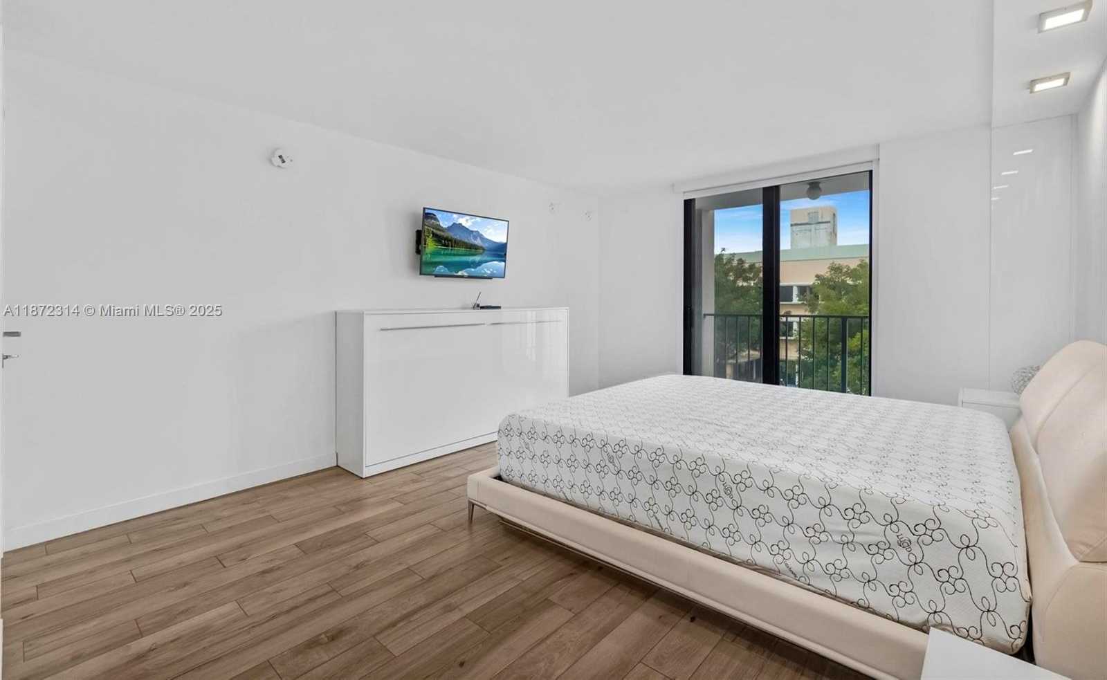 Small Image of 2625 COLLINS AVE #318, Miami Beach Number 19