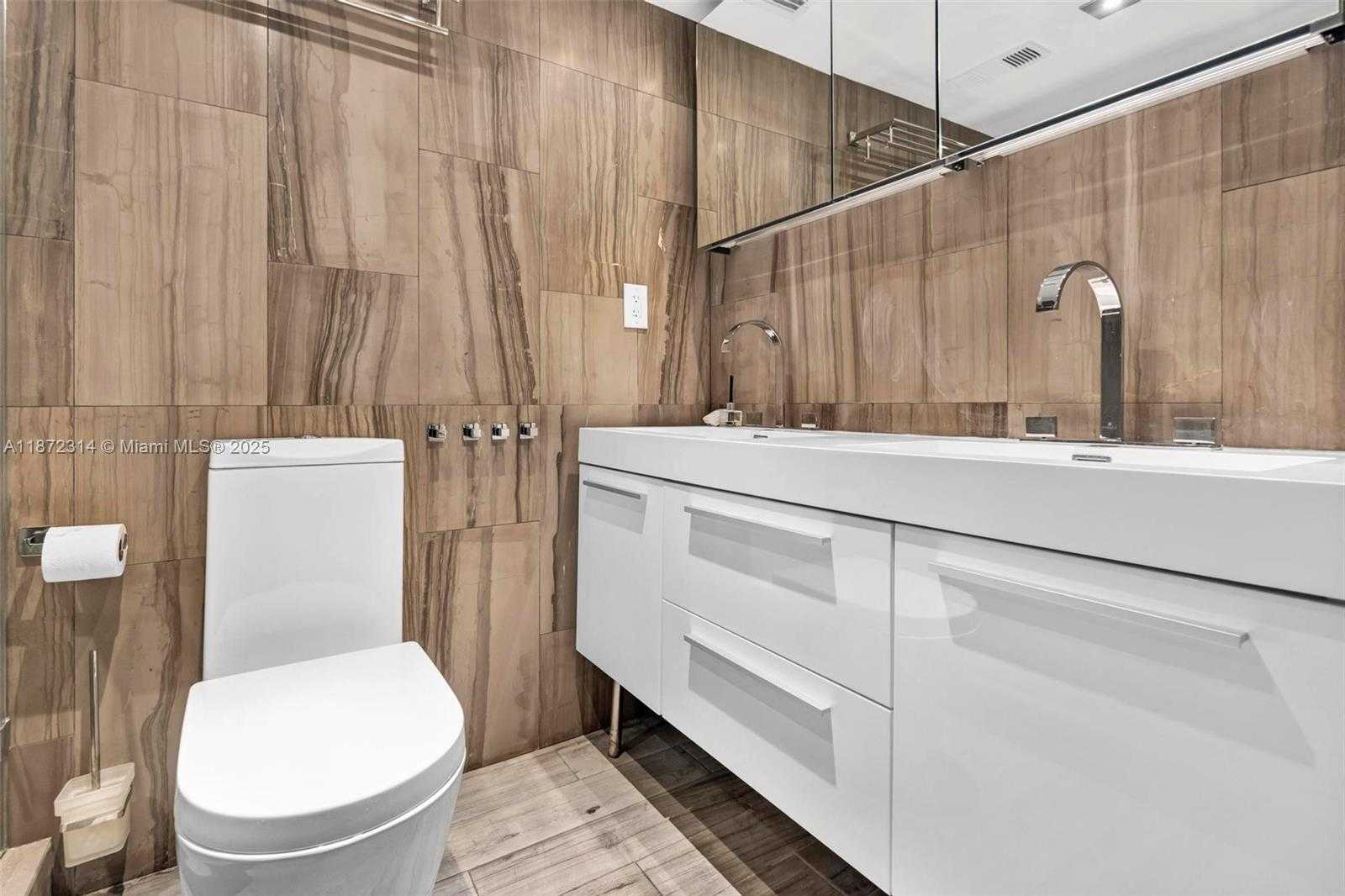 Small Image of 2625 COLLINS AVE #318, Miami Beach Number 22