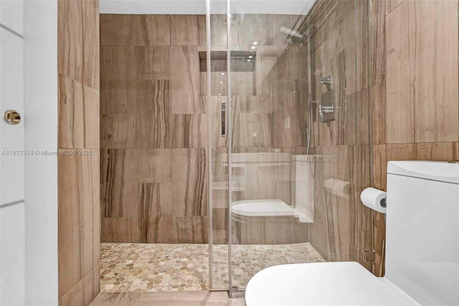 Small Image of 2625 COLLINS AVE #318, Miami Beach Number 24