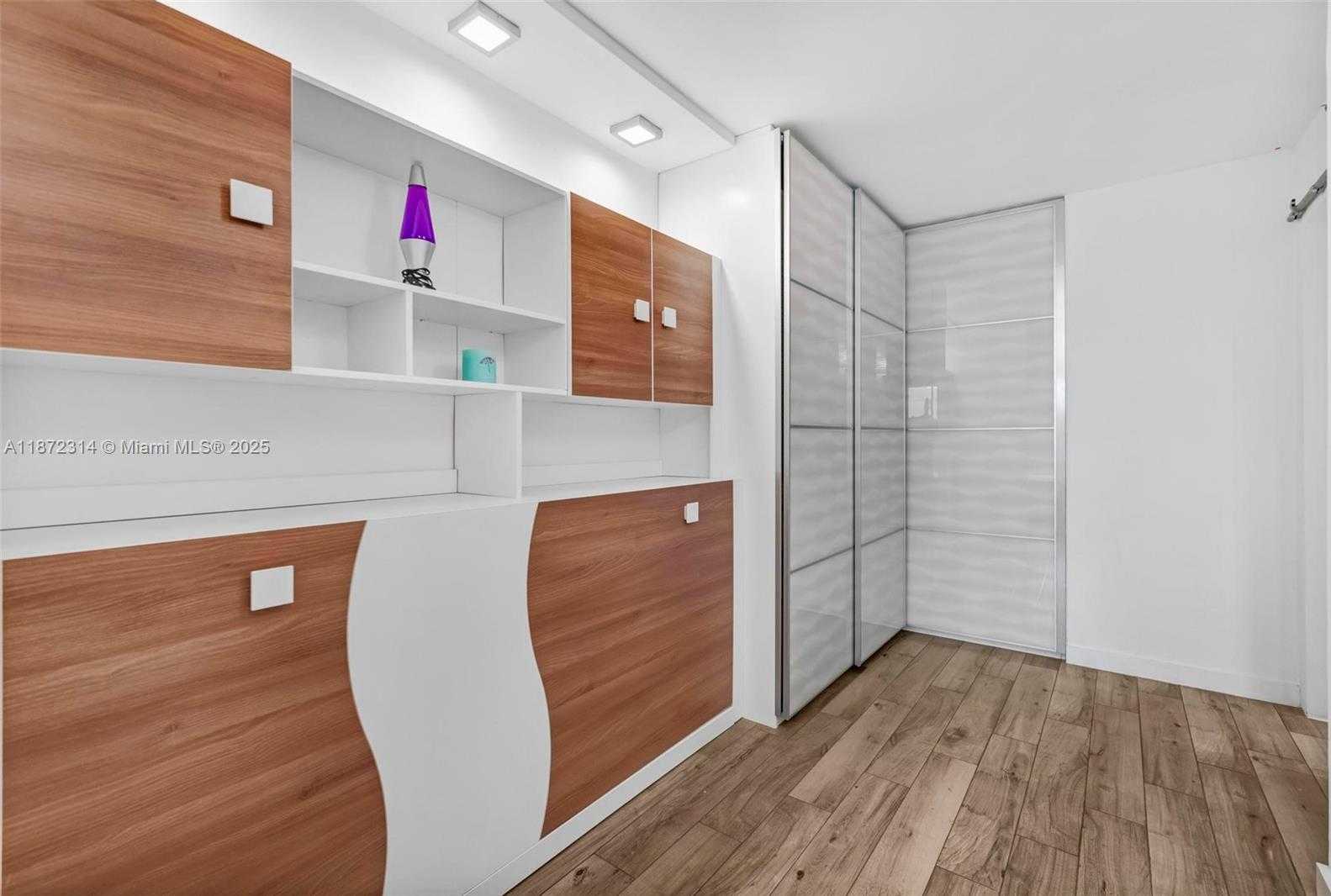 Small Image of 2625 COLLINS AVE #318, Miami Beach Number 27