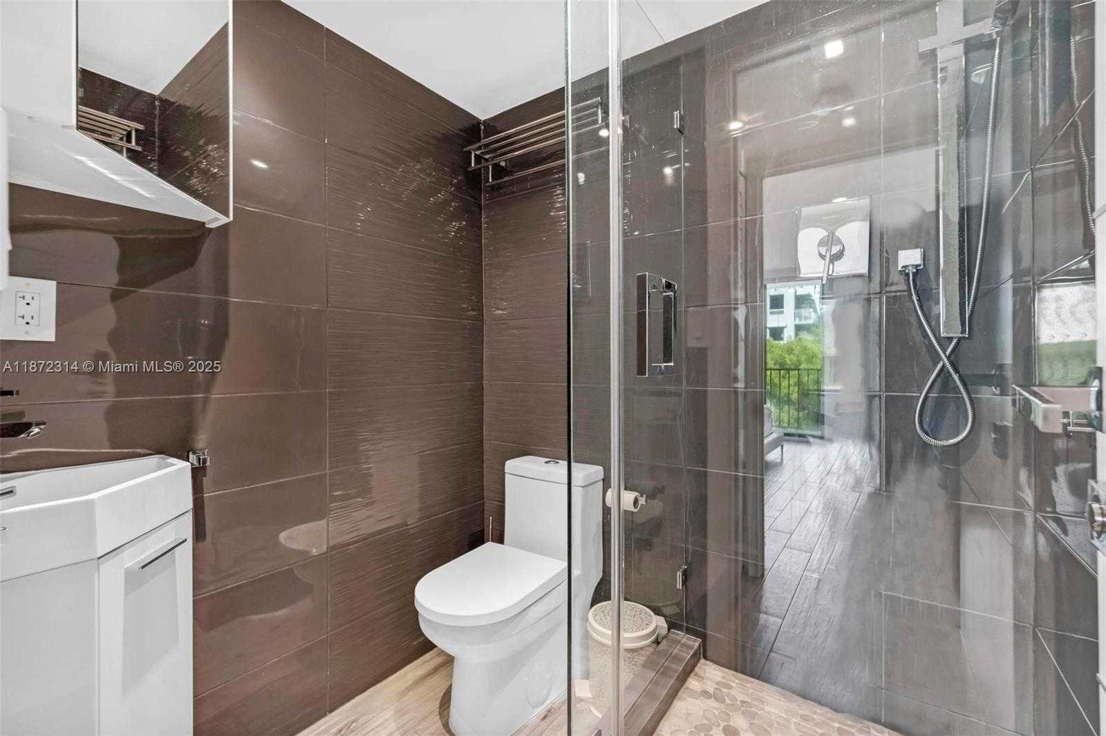 Small Image of 2625 COLLINS AVE #318, Miami Beach Number 28