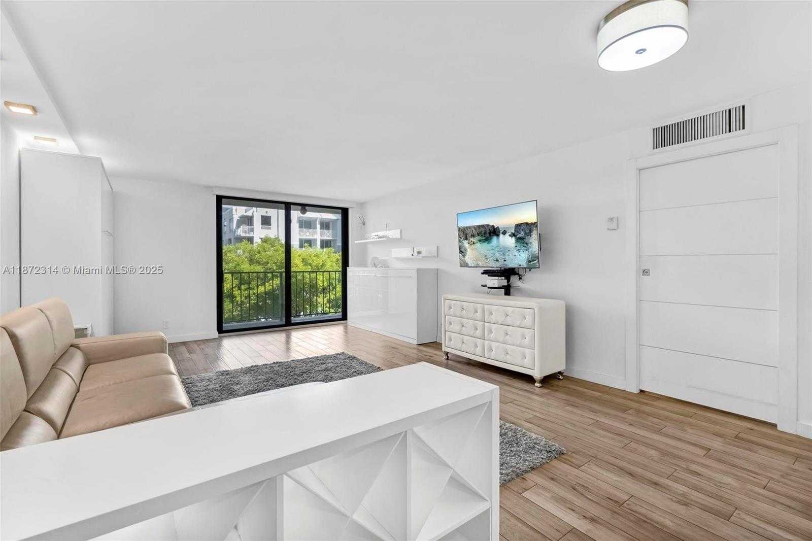 Small Image of 2625 COLLINS AVE #318, Miami Beach Number 30