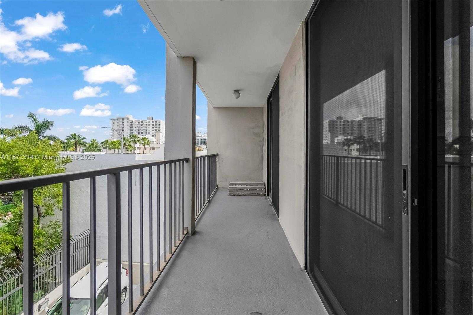 Small Image of 2625 COLLINS AVE #318, Miami Beach Number 31