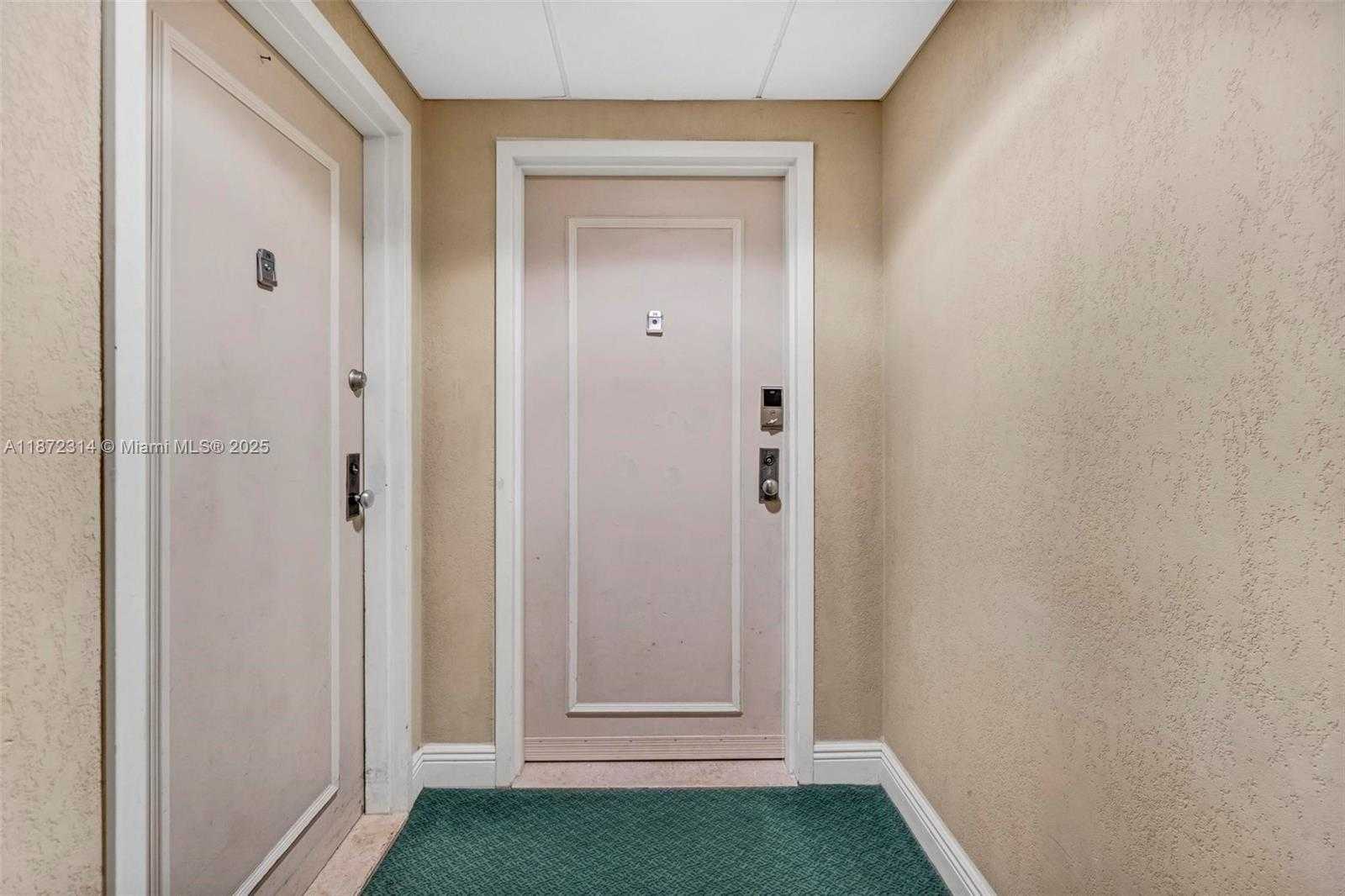 Small Image of 2625 COLLINS AVE #318, Miami Beach Number 35