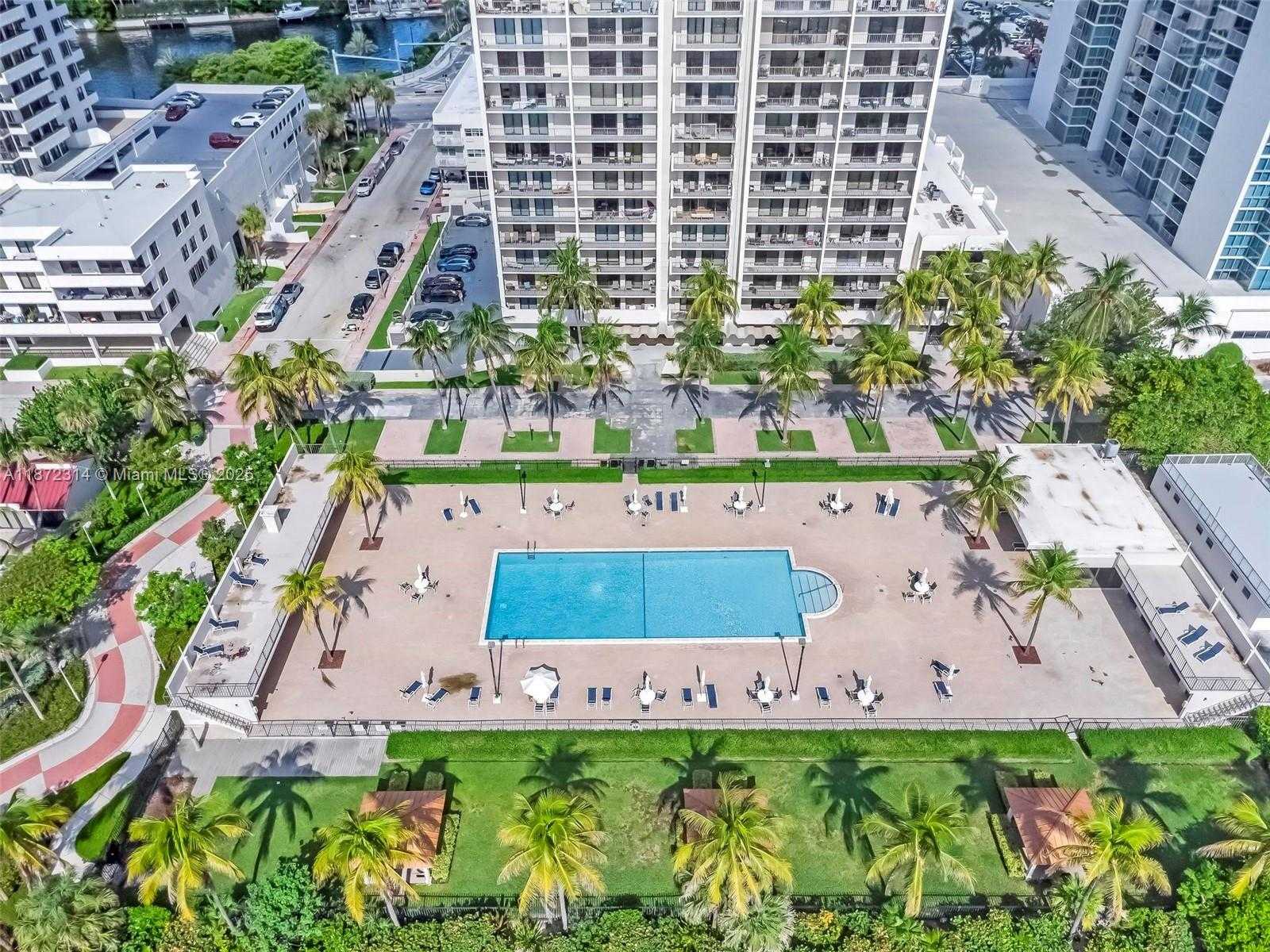 Small Image of 2625 COLLINS AVE #318, Miami Beach Number 38