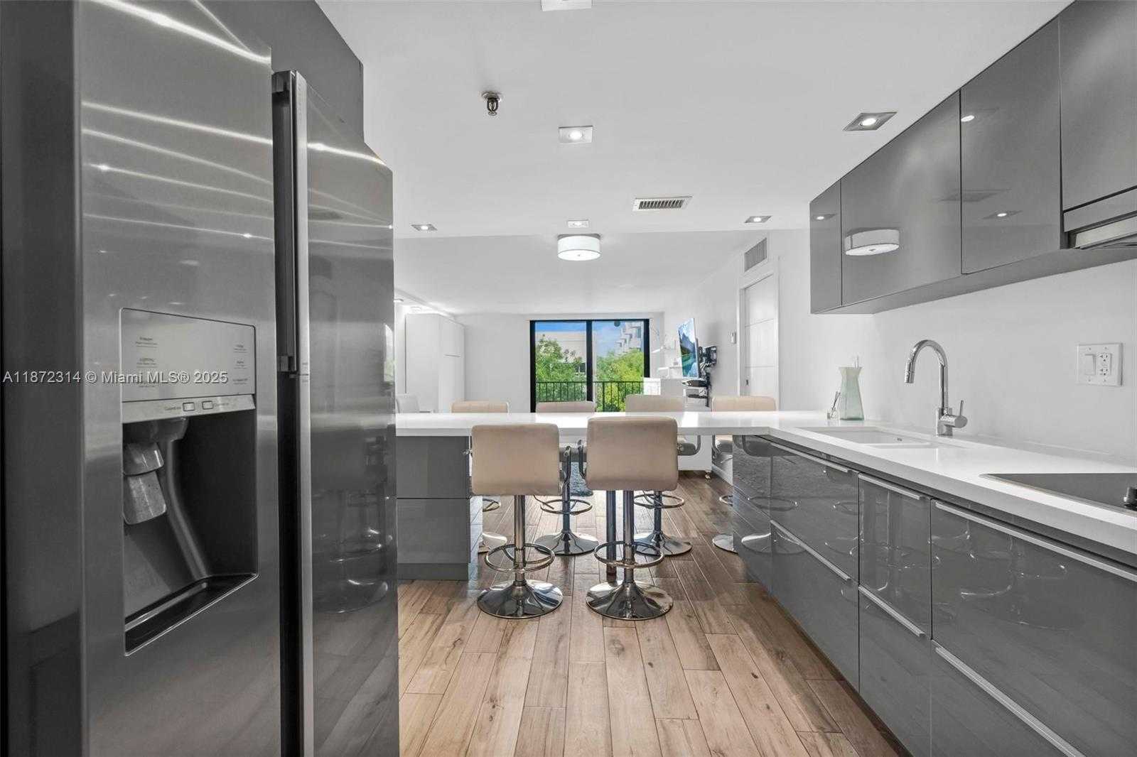 Small Image of 2625 COLLINS AVE #318, Miami Beach Number 6