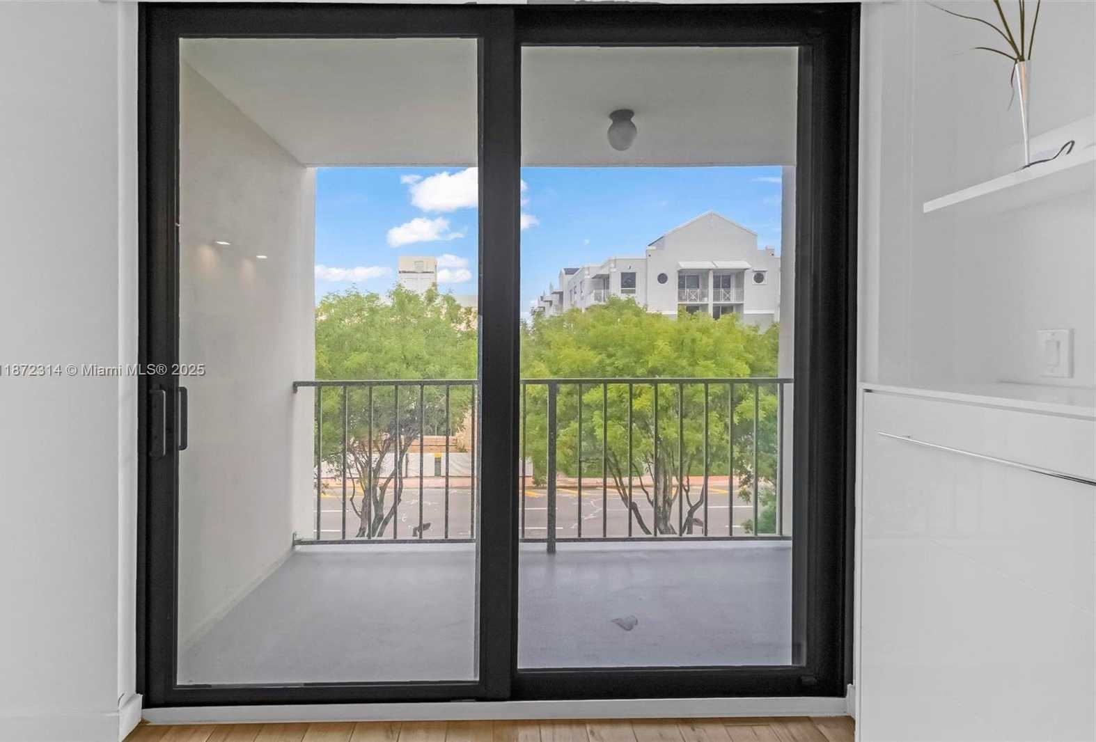 Small Image of 2625 COLLINS AVE #318, Miami Beach Number 7