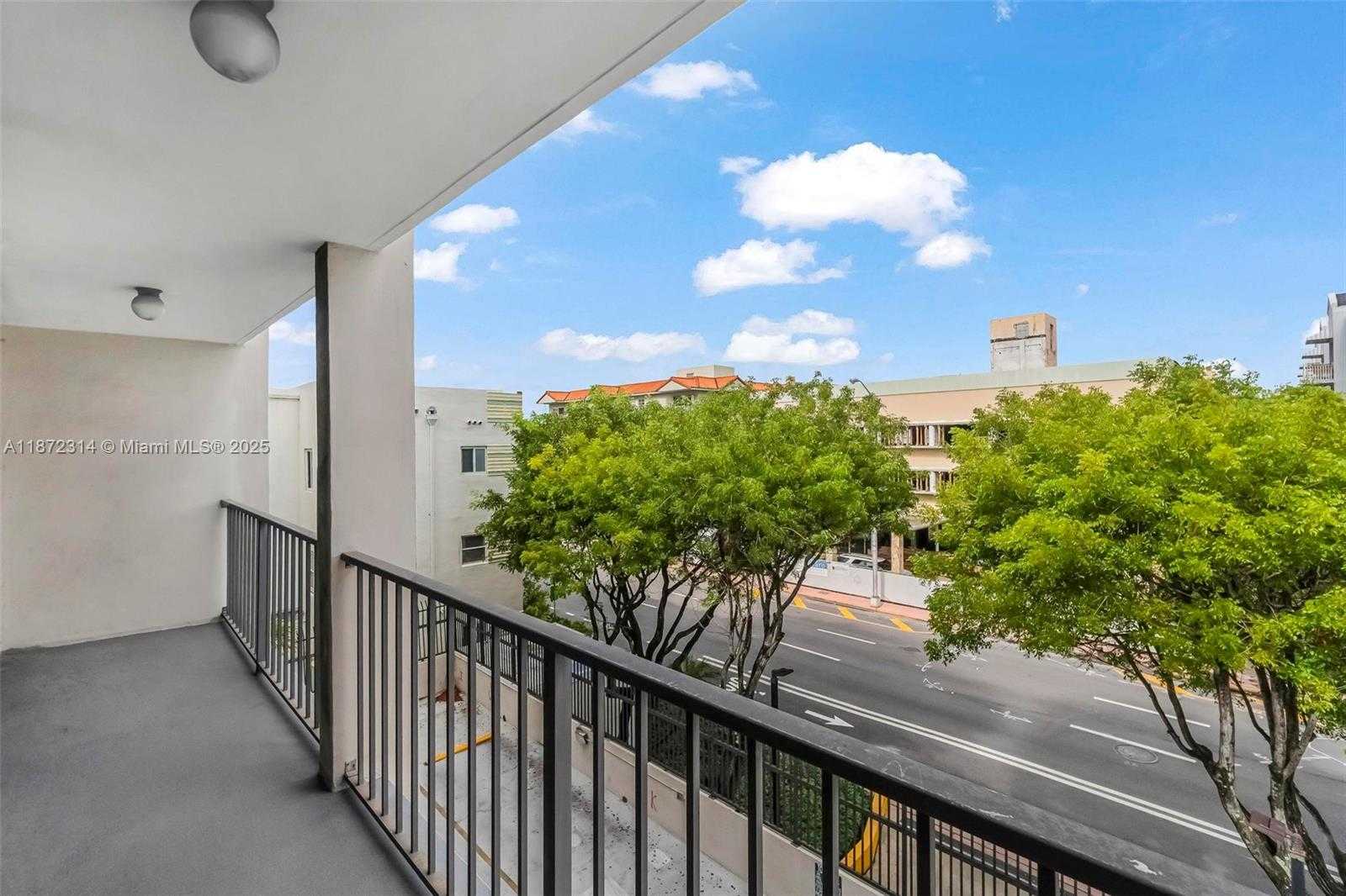 Small Image of 2625 COLLINS AVE #318, Miami Beach Number 8