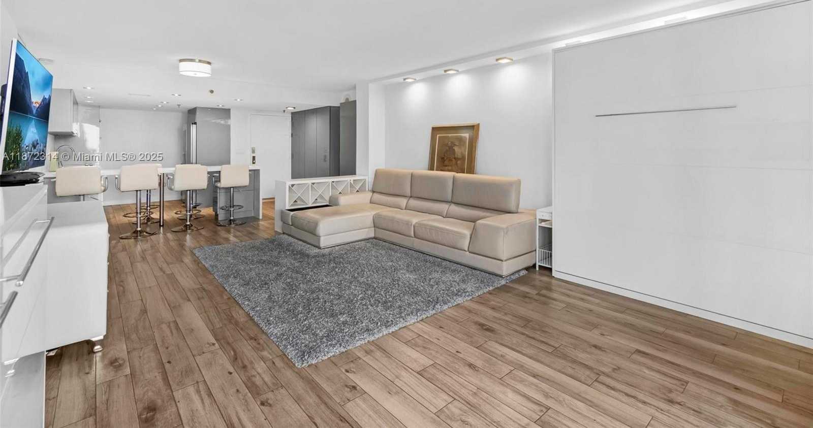 Small Image of 2625 COLLINS AVE #318, Miami Beach Number 9