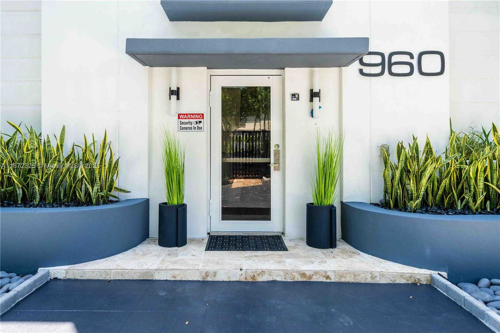 Small Image of 960 JEFFERSON AVE #206, Miami Beach Number 3