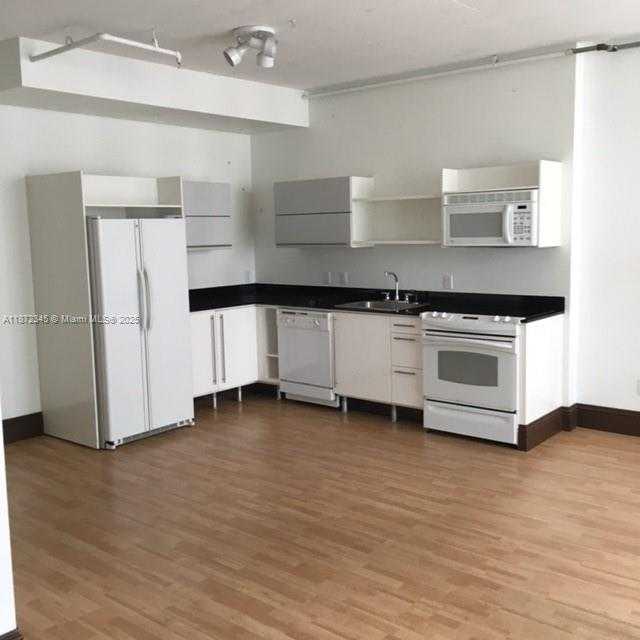 Small Image of 690 SOUTH WEST 1ST CT #2126, Miami Number 2