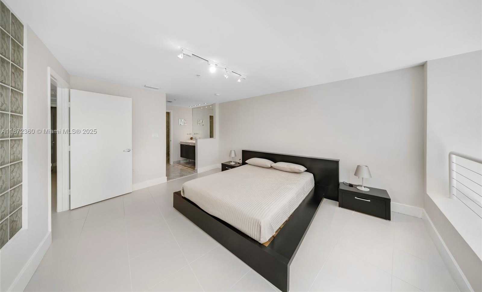 Small Image of 2000 BAY DR #407, Miami Beach Number 21