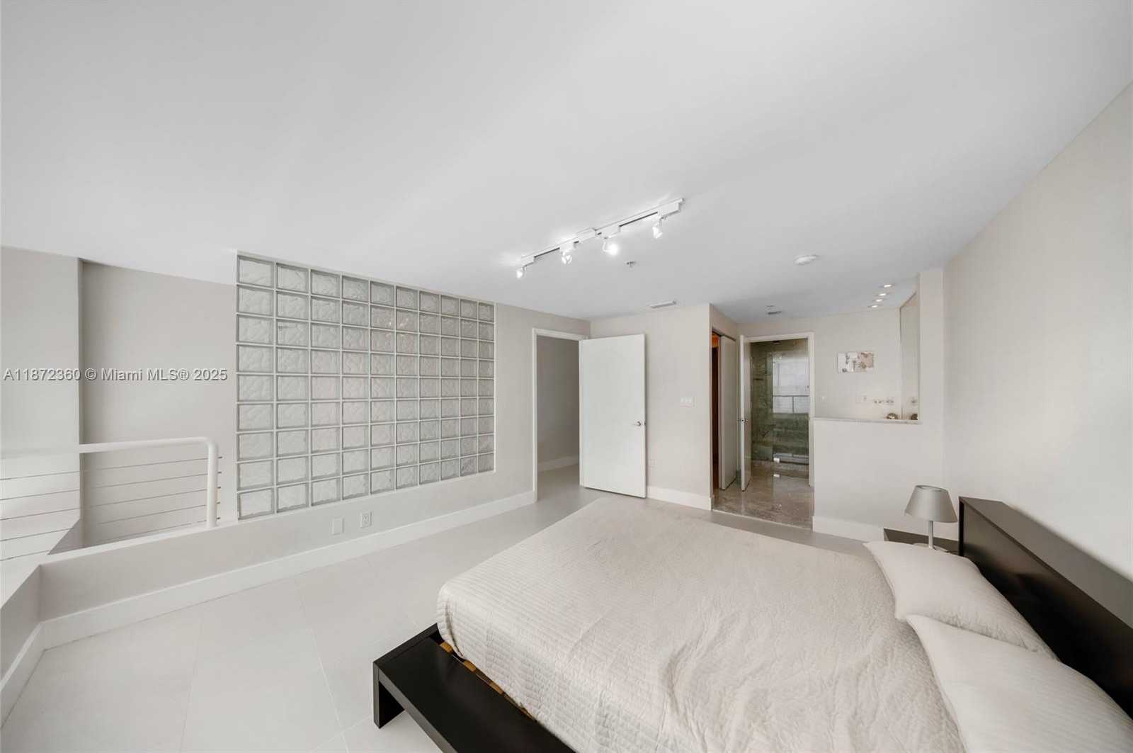 Small Image of 2000 BAY DR #407, Miami Beach Number 22
