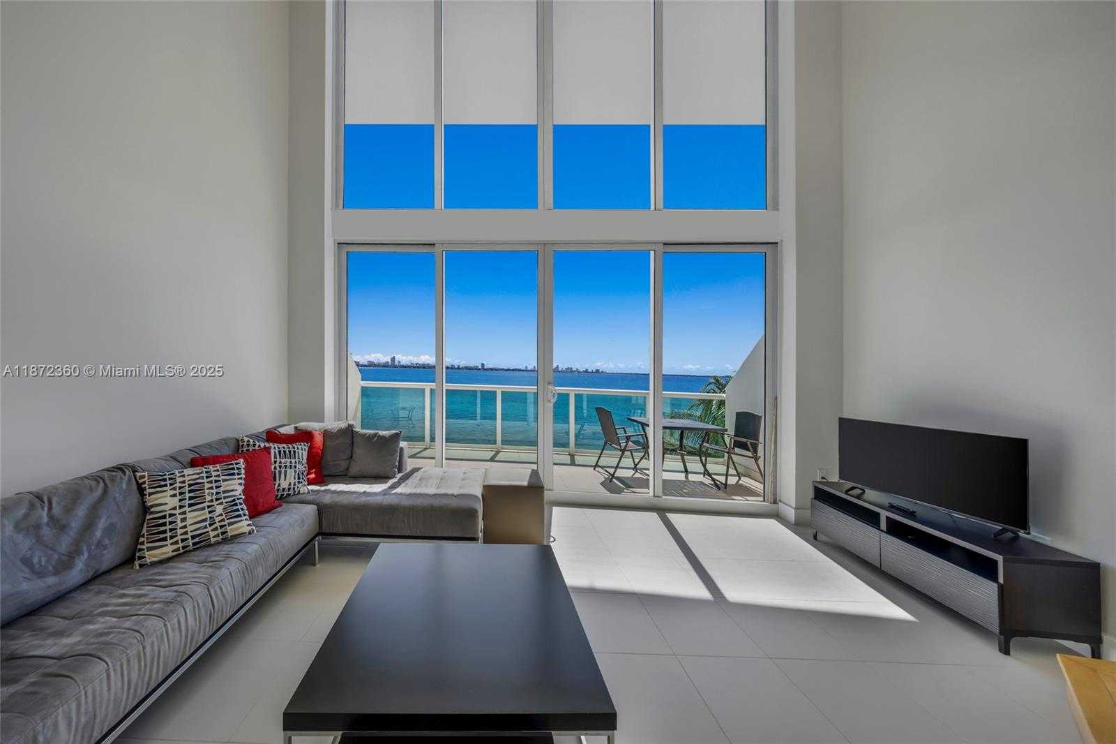 Small Image of 2000 BAY DR #407, Miami Beach Number 3