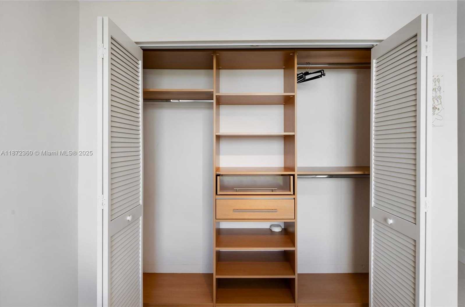 Small Image of 2000 BAY DR #407, Miami Beach Number 33