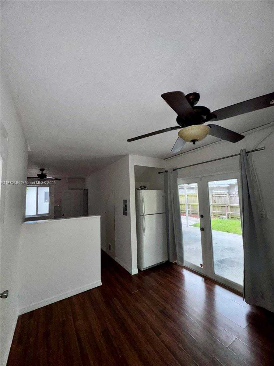 Small Image of 1601 SOUTH WEST 20TH AVE #3, Fort Lauderdale Number 3