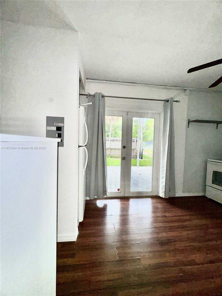 Small Image of 1601 SOUTH WEST 20TH AVE #3, Fort Lauderdale Number 5