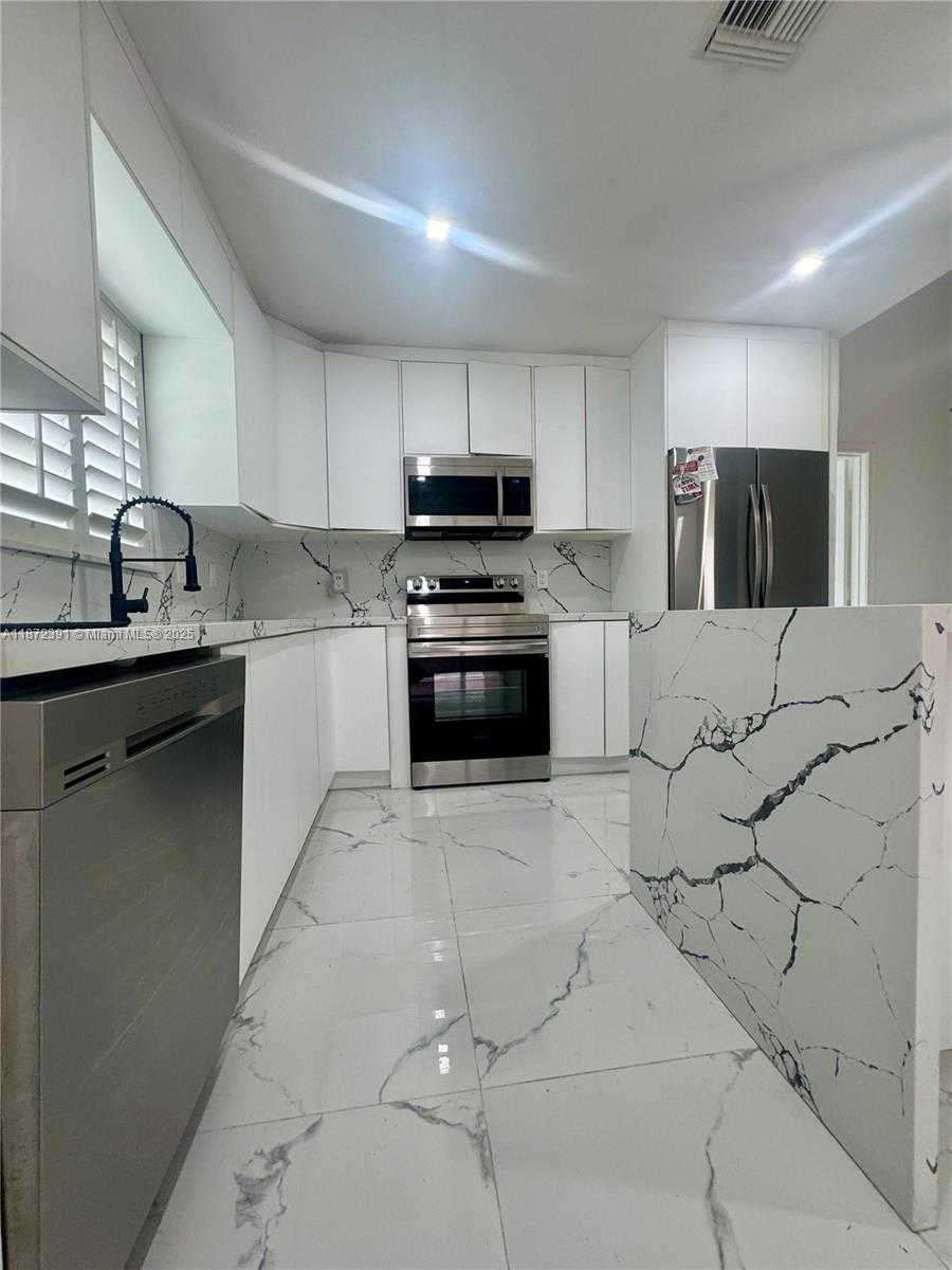 Small Image of 2215 SOUTH EAST 6TH CT, Homestead Number 9