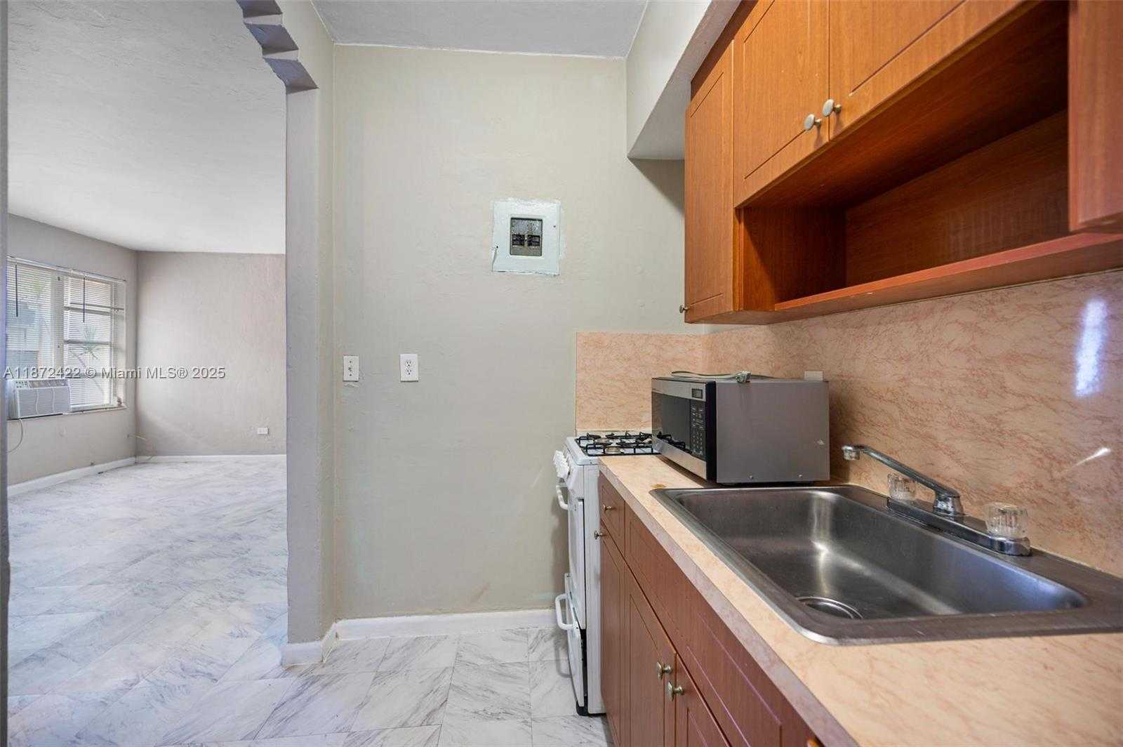 Small Image of 825 ALTON RD #2, Miami Beach Number 3