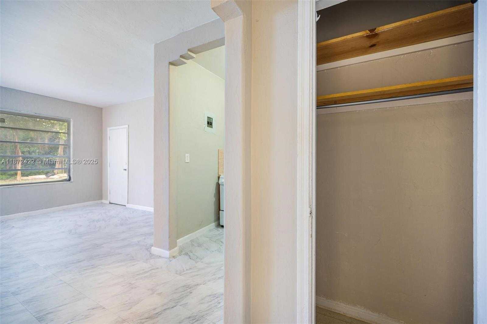 Small Image of 825 ALTON RD #2, Miami Beach Number 4
