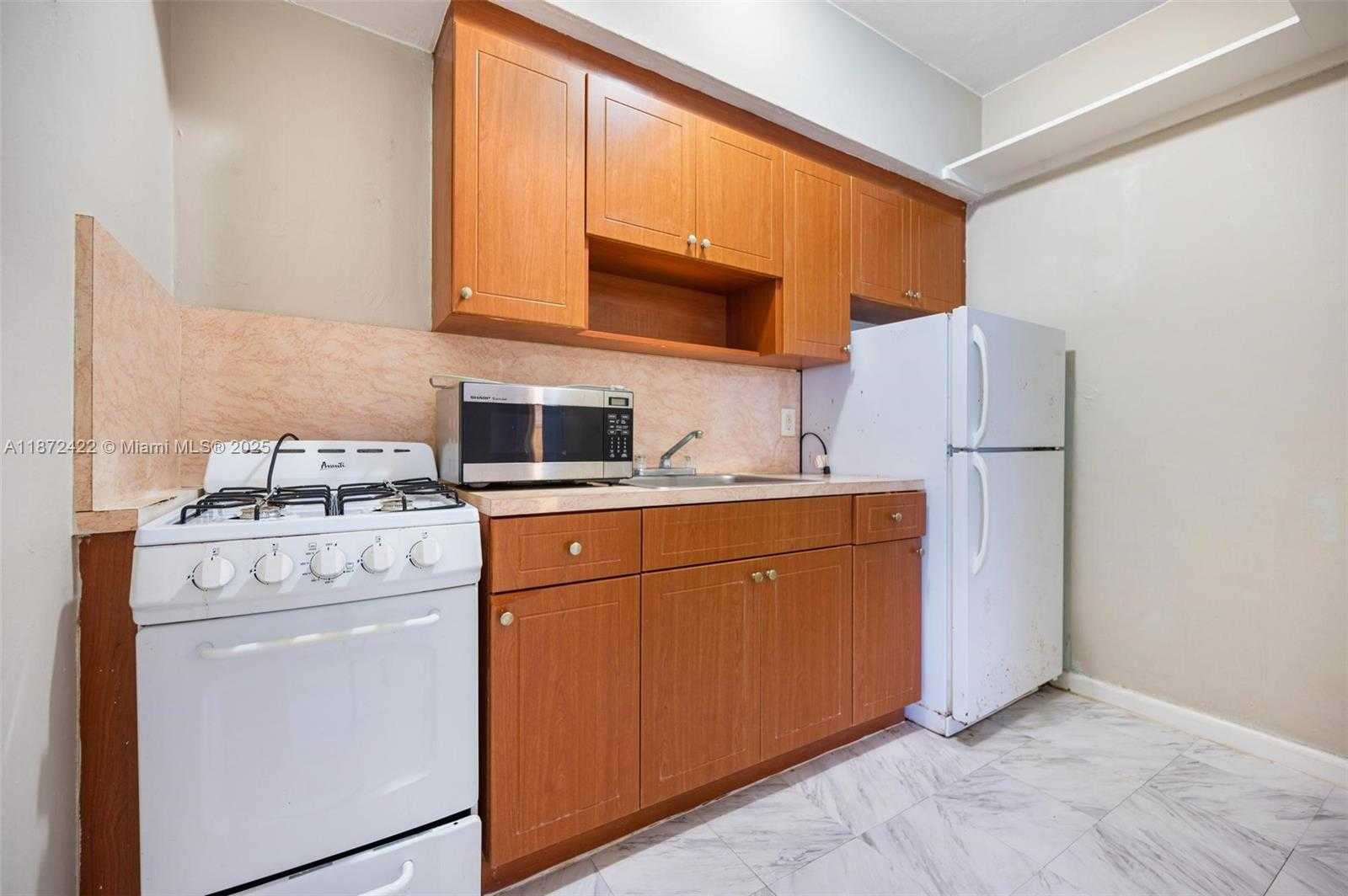 Small Image of 825 ALTON RD #2, Miami Beach Number 5