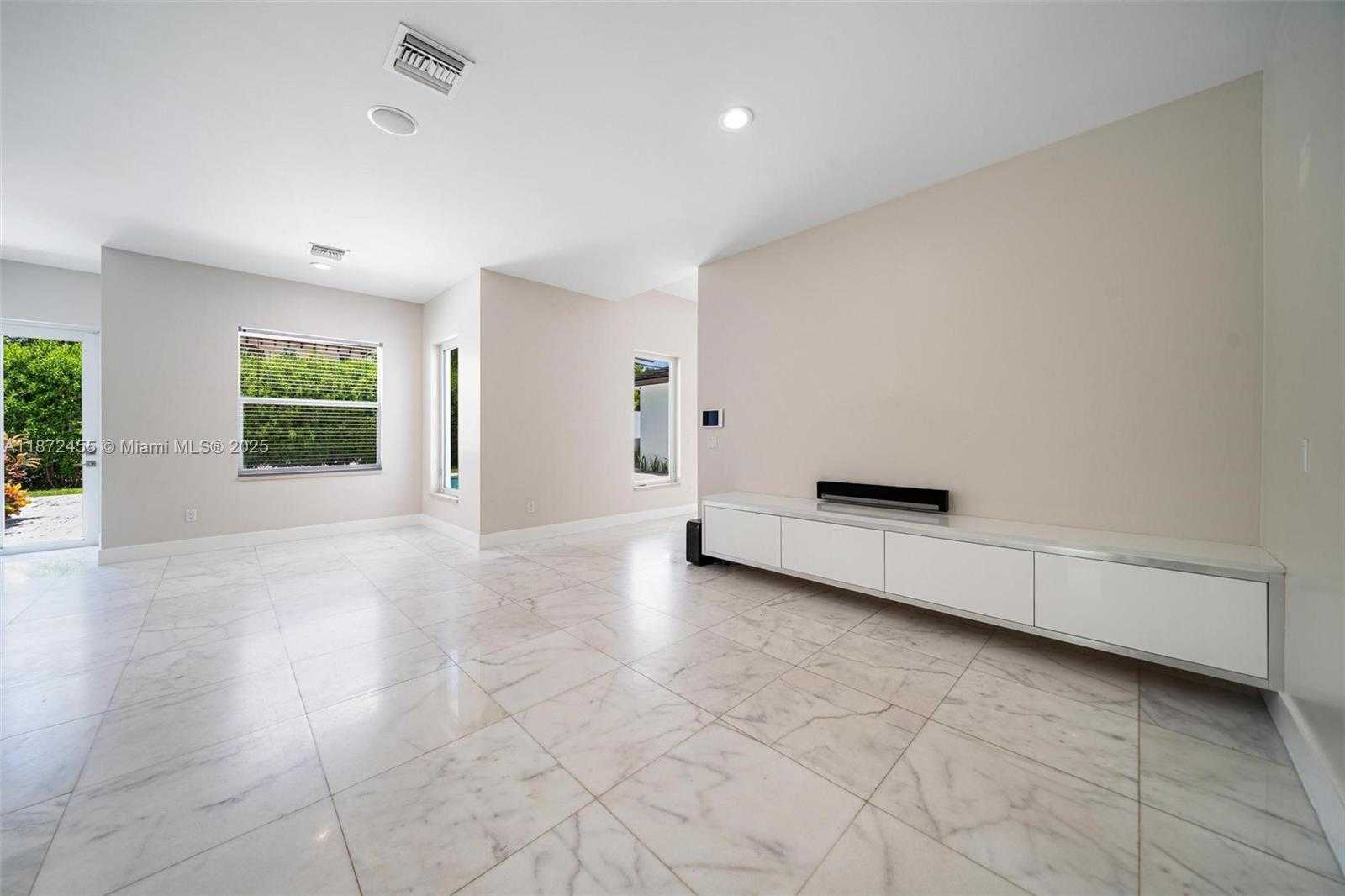 Small Image of 511 MADEIRA AVE, Coral Gables Number 8