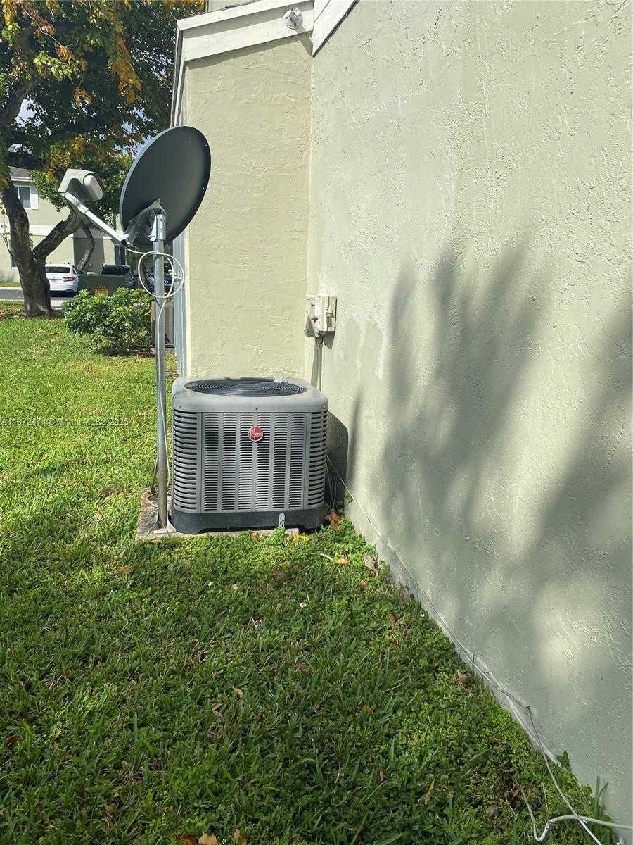 Small Image of 17455 NORTH WEST 67TH CT #G-17, Hialeah Number 7