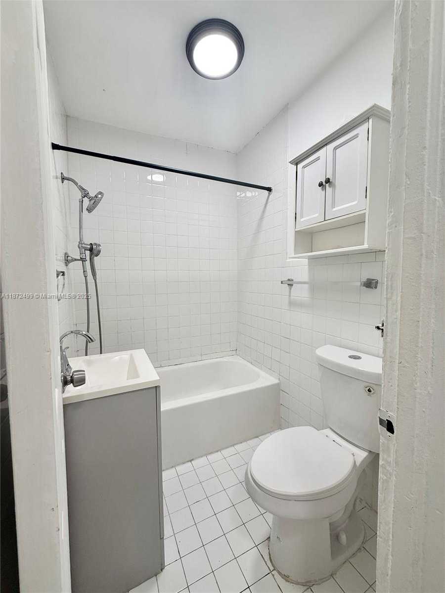 Small Image of 3433 GARDEN AVE #6, Miami Beach Number 13