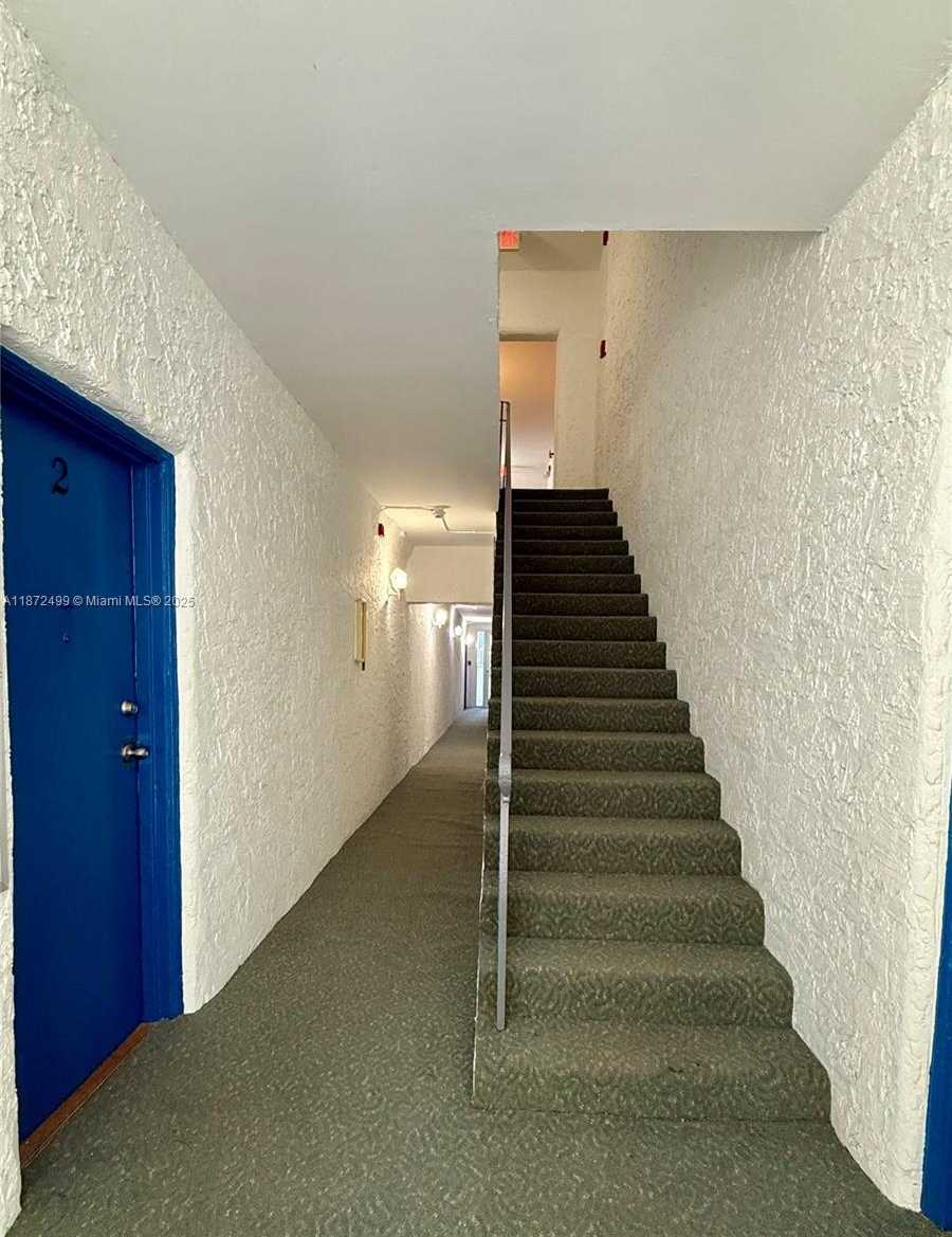 Small Image of 3433 GARDEN AVE #6, Miami Beach Number 2